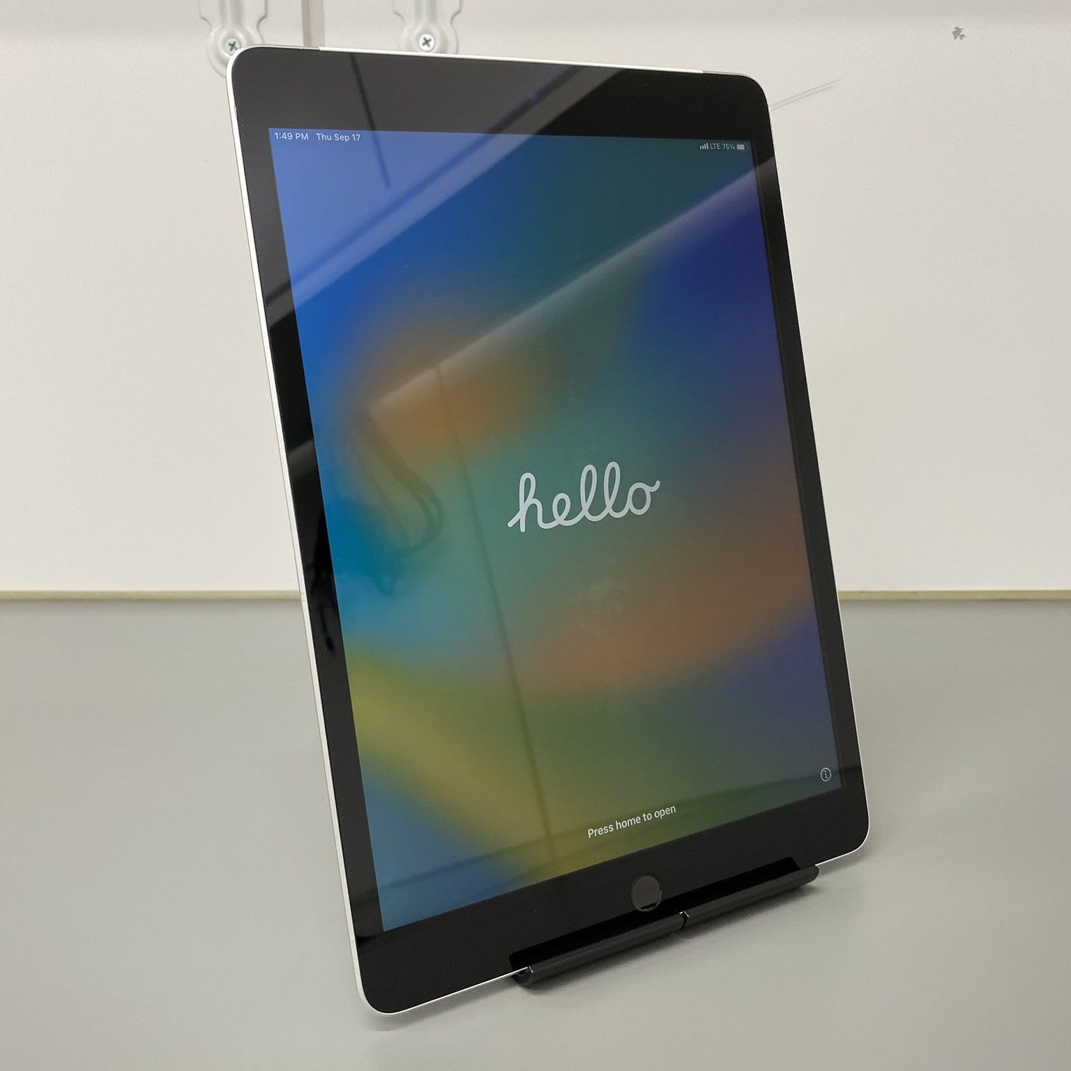 184] 【状態：筐体曲がり・白もや】iPad 第9世代 Wi-Fi+セルラーモデル