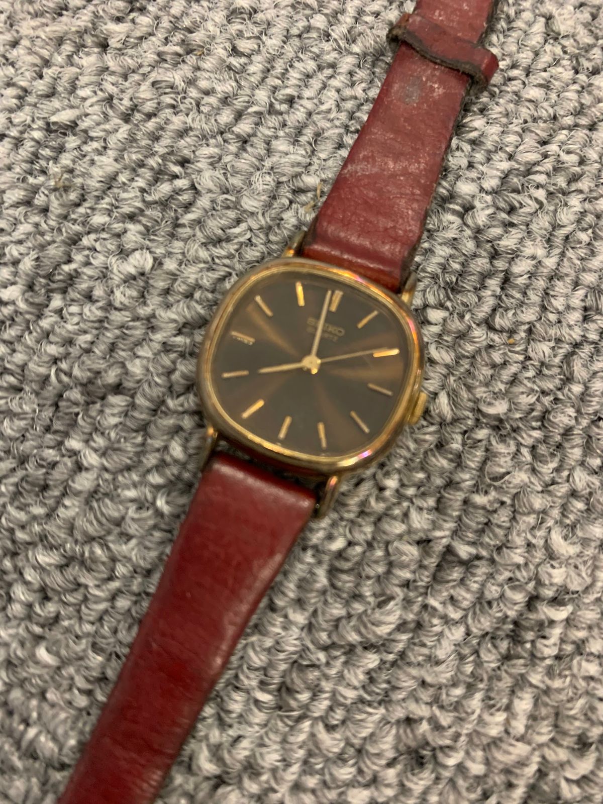 美品SEIKO QUARTZ 腕時計 ブラウン文字盤 稼働品 動作未確認】SEIKO セイコー QUARTZ レディース腕時計 ブラウン文字盤