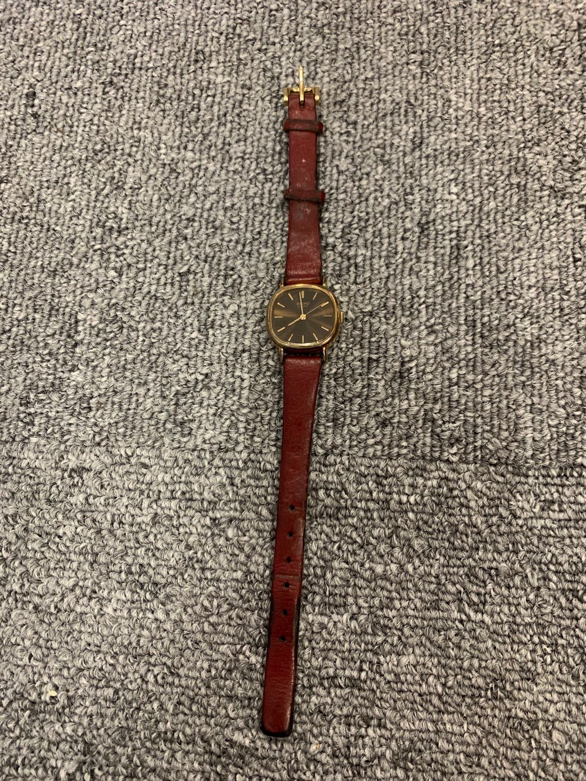 美品SEIKO QUARTZ 腕時計 ブラウン文字盤 稼働品 動作未確認】SEIKO セイコー QUARTZ レディース腕時計 ブラウン文字盤