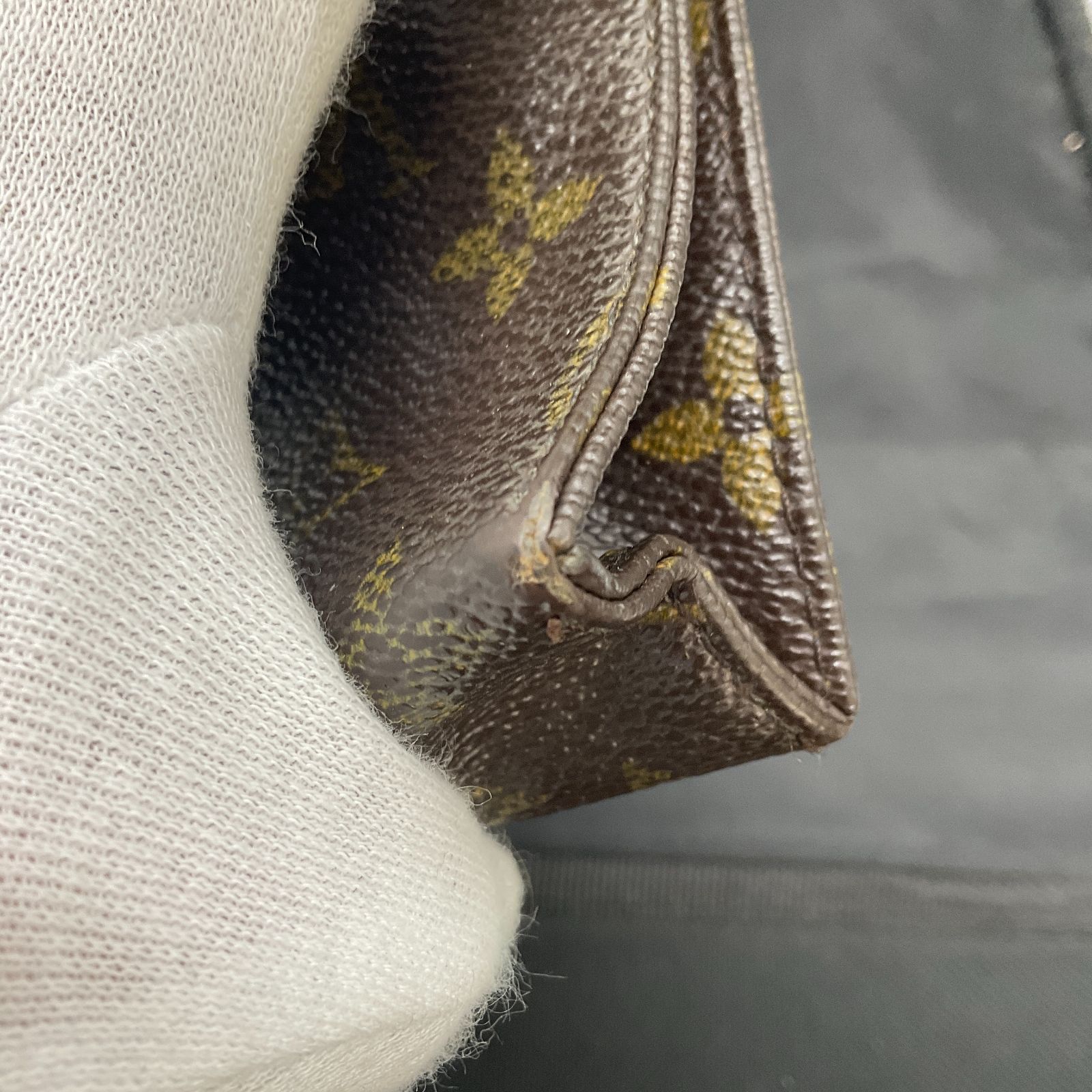 https://assets.mercari-shops-static.com/-/large/plain/2JXYLbUhFVLWw4Eqb4cMjE.jpg@jpg