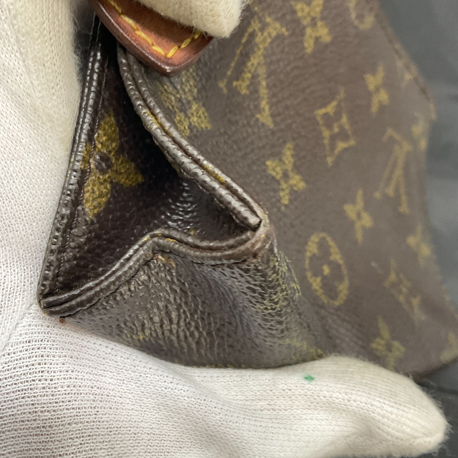 https://assets.mercari-shops-static.com/-/large/plain/2JXYLbUhYw3nHkuLdxAHZE.jpg@jpg