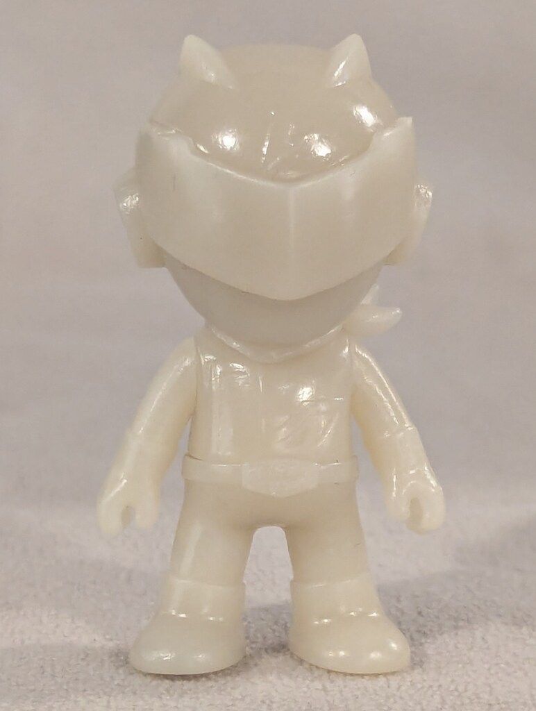 One up レオンチャンネル カプセルフィギュア 蓄光素体 - メルカリ