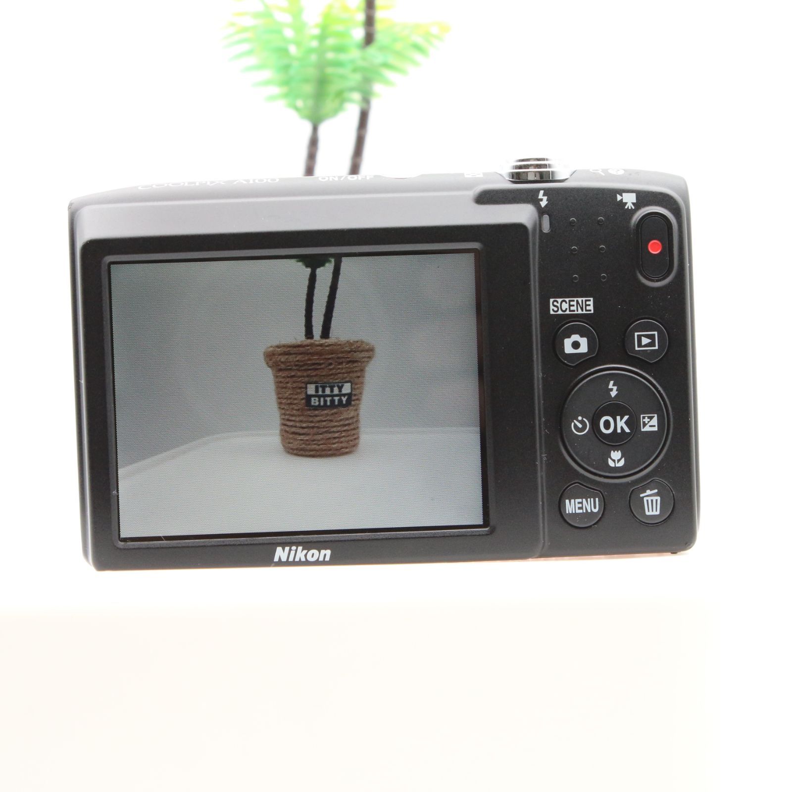 美品】 Nikon COOLPIX A100 レッド 光学5倍 2005万画素 デジタルカメラ