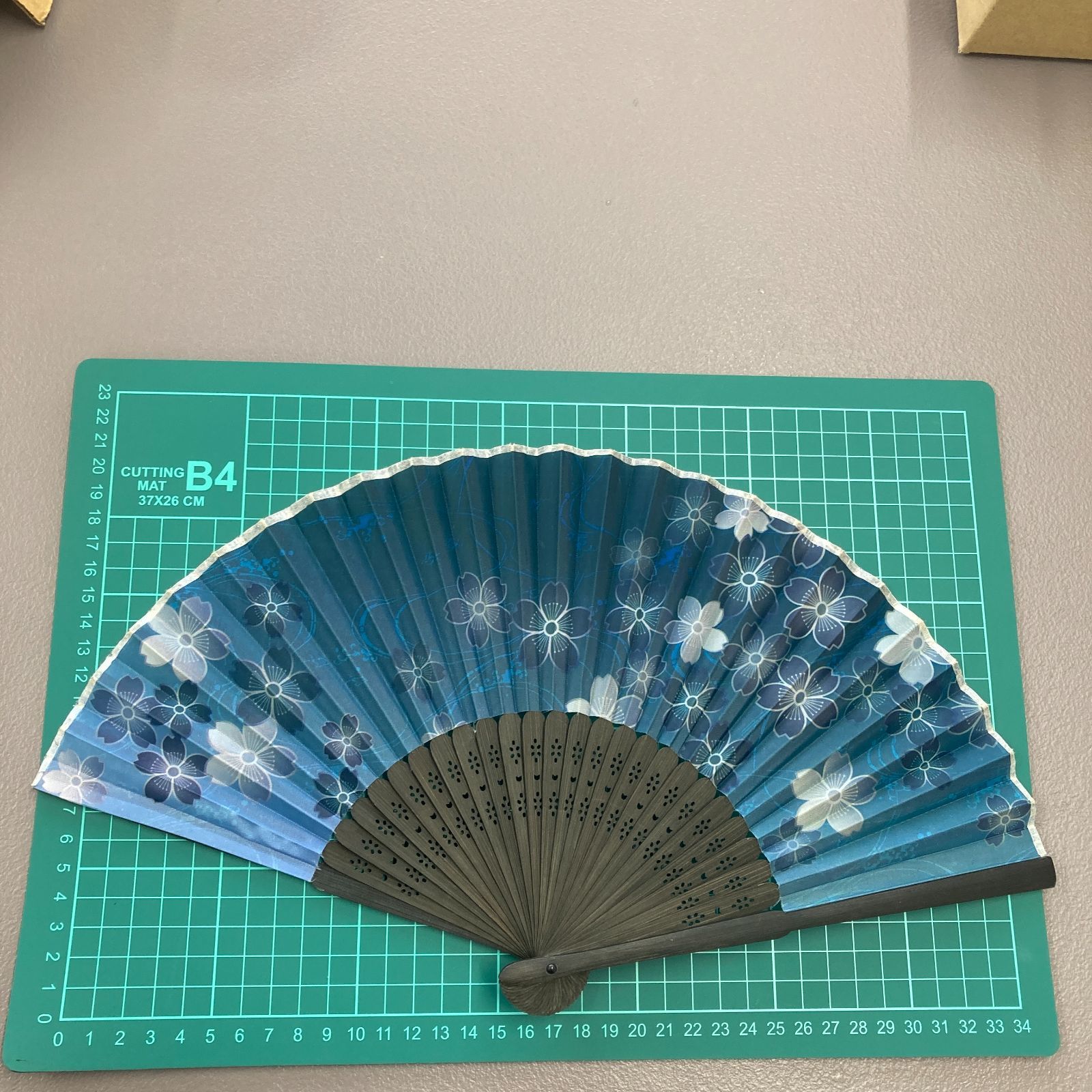 https://assets.mercari-shops-static.com/-/large/plain/2JXaYN6HWorFkx5Z3ieY4Y.jpg@jpg