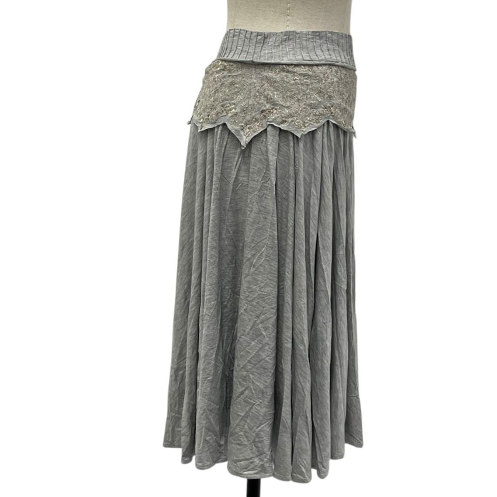 ERMANNO SCERVINO エルマンノシェルヴィーノ シルクスカート 38 ERMANNO SCERVINO エルマンノシェルヴィーノ 刺繍入り フレアスカート