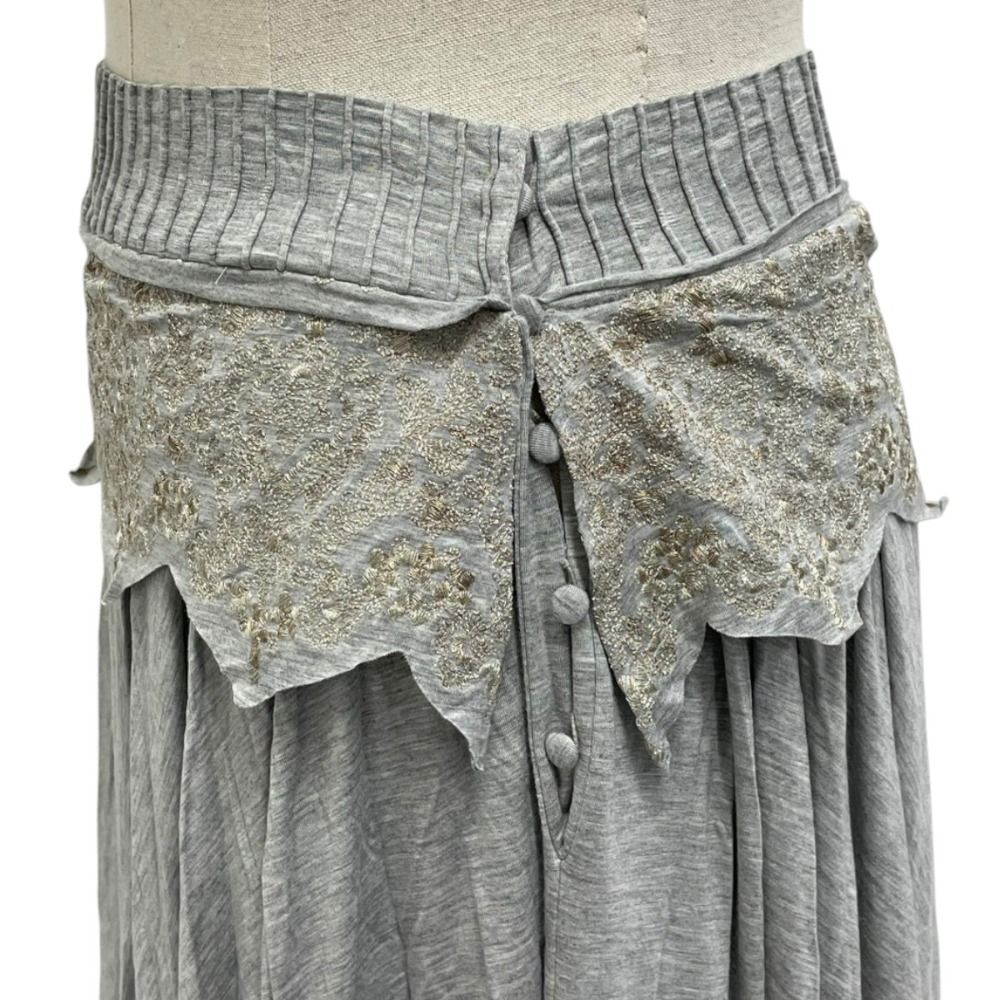 ERMANNO SCERVINO エルマンノシェルヴィーノ シルクスカート 38 ERMANNO SCERVINO エルマンノシェルヴィーノ 刺繍入り フレアスカート