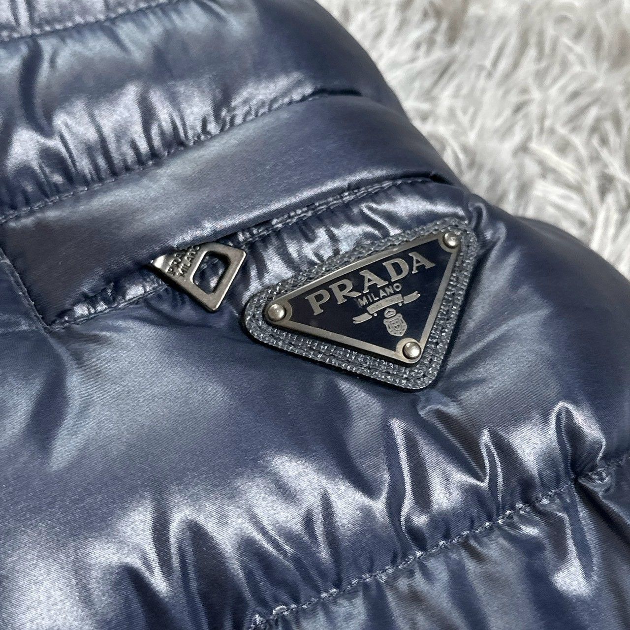 PRADA プラダ ダウンジャケット 三角ロゴ ネイビー 中綿 SGH258 - メルカリ