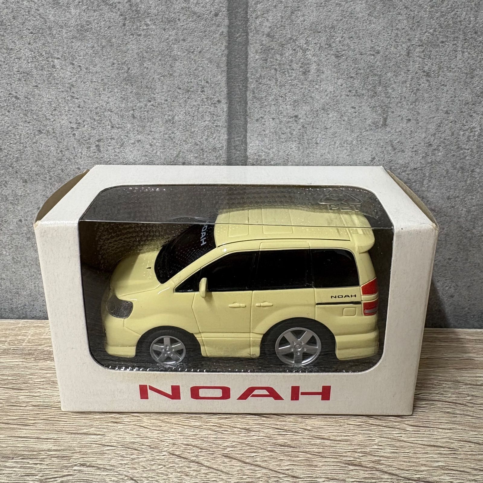トヨタ ノア プルバックカー ミニカー ホワイト 箱付き TOYOTA - メルカリ