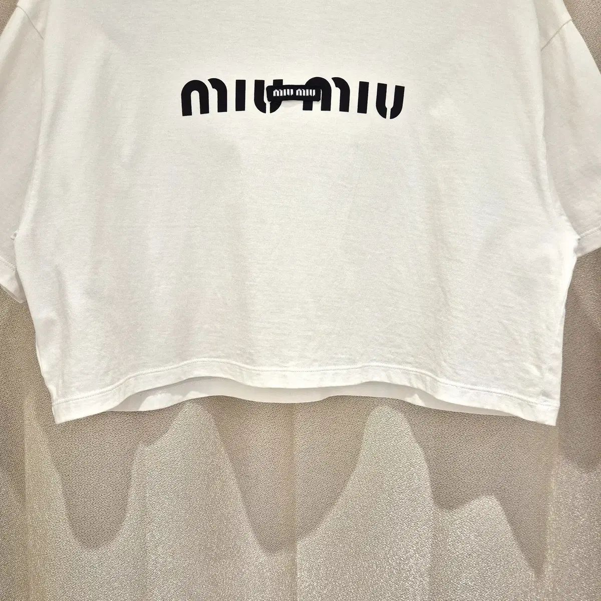 XS) ミュウミュウ 刺繍 コットン クロップド 半袖 Tシャツ 白 - メルカリ