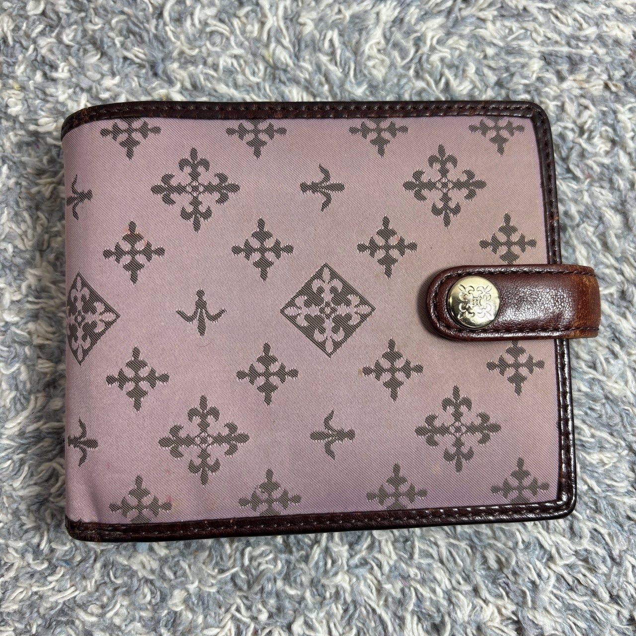 未使用　russet ラシット　レザー二つ折り財布　ルビー　モノグラム russet ラシット 二つ折り財布 折り財布 モノグラム ピンクベージュ
