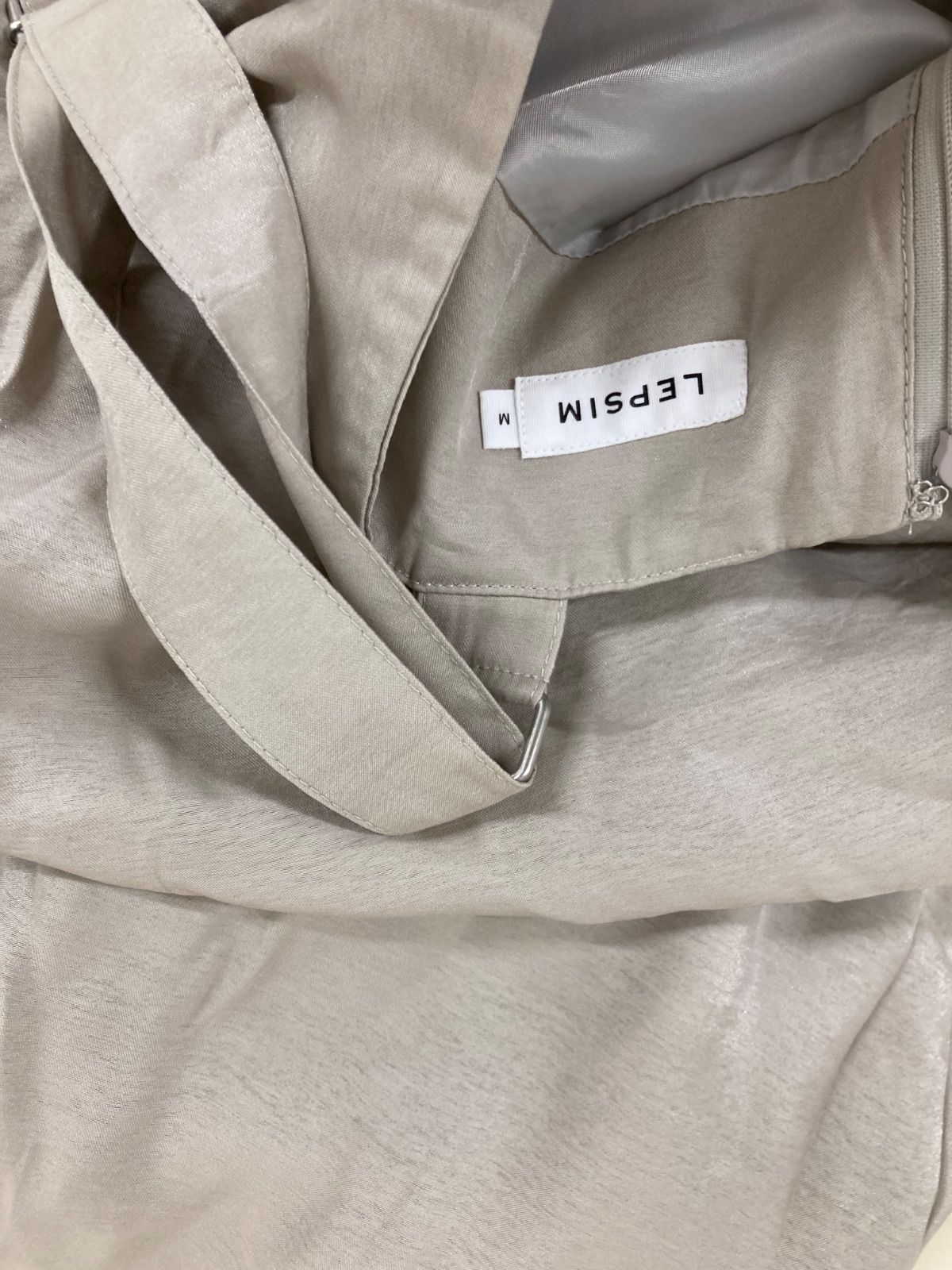 https://assets.mercari-shops-static.com/-/large/plain/2JXctweufA4KjBFWdLWubH.jpg@jpg