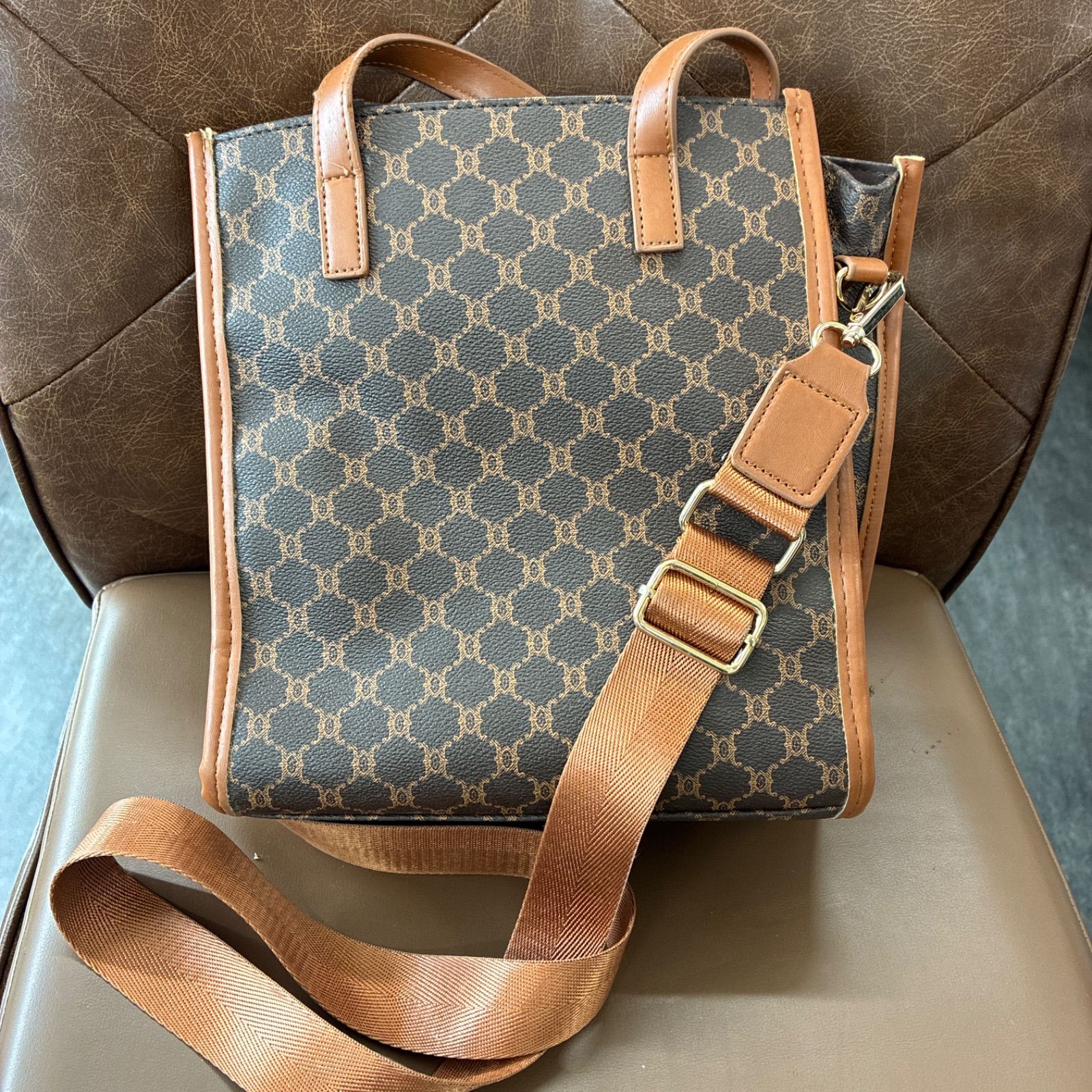 https://assets.mercari-shops-static.com/-/large/plain/2JXd6qp6oXJC69ZH3G46fE.jpg@jpg