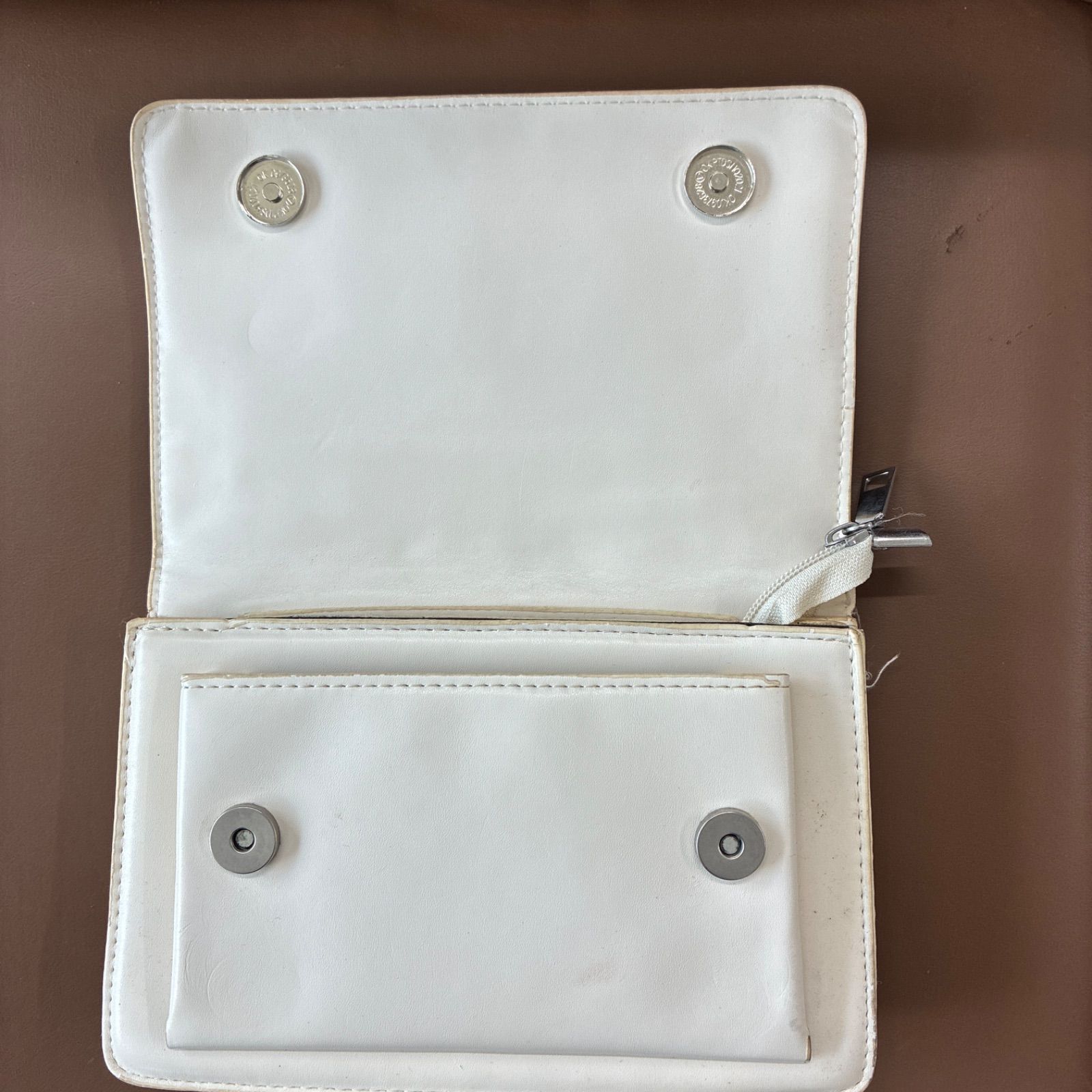 https://assets.mercari-shops-static.com/-/large/plain/2JXd6qwfcfwLNsYn4XSJVA.jpg@jpg