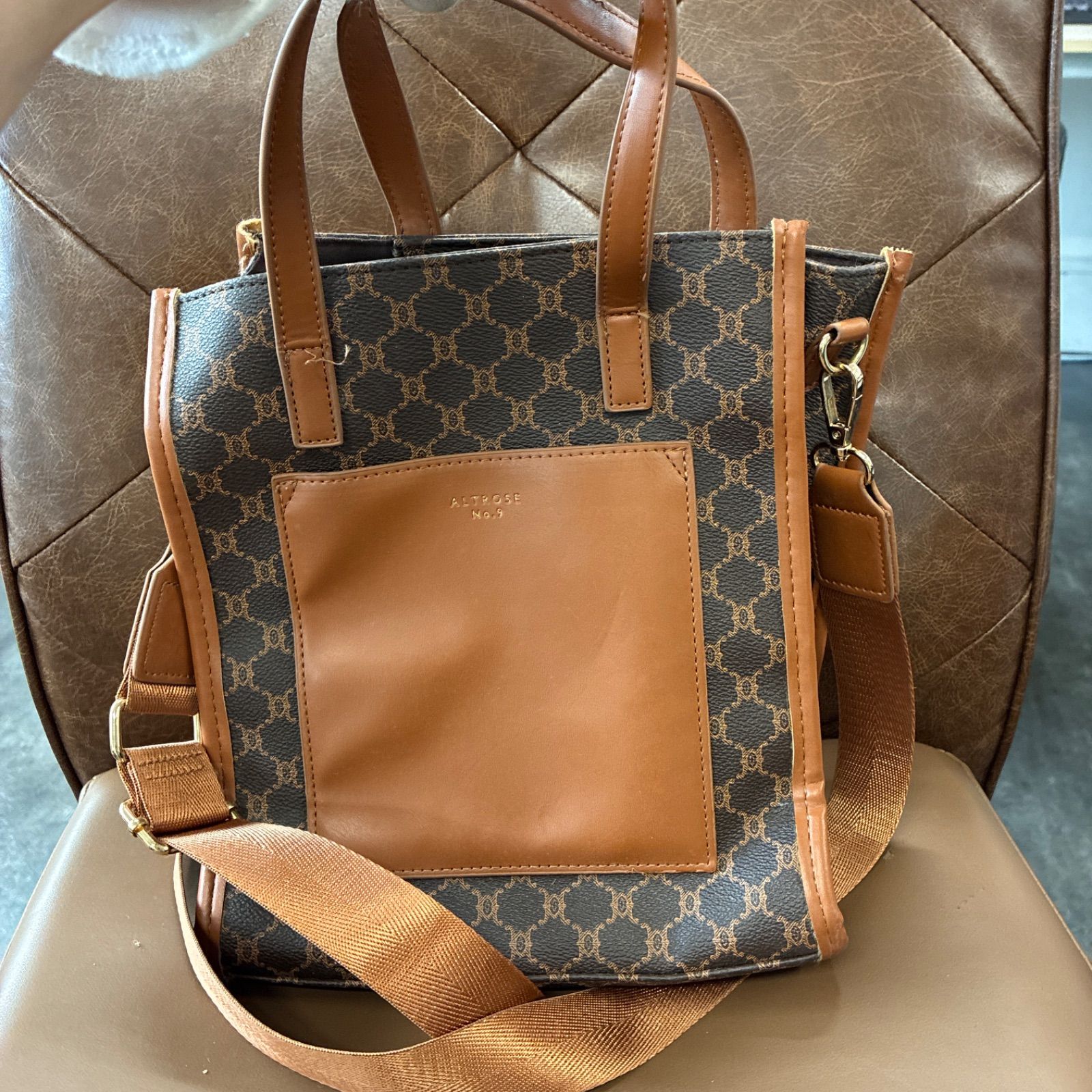 https://assets.mercari-shops-static.com/-/large/plain/2JXd6qyG6cy55nd3rS3KXW.jpg@jpg