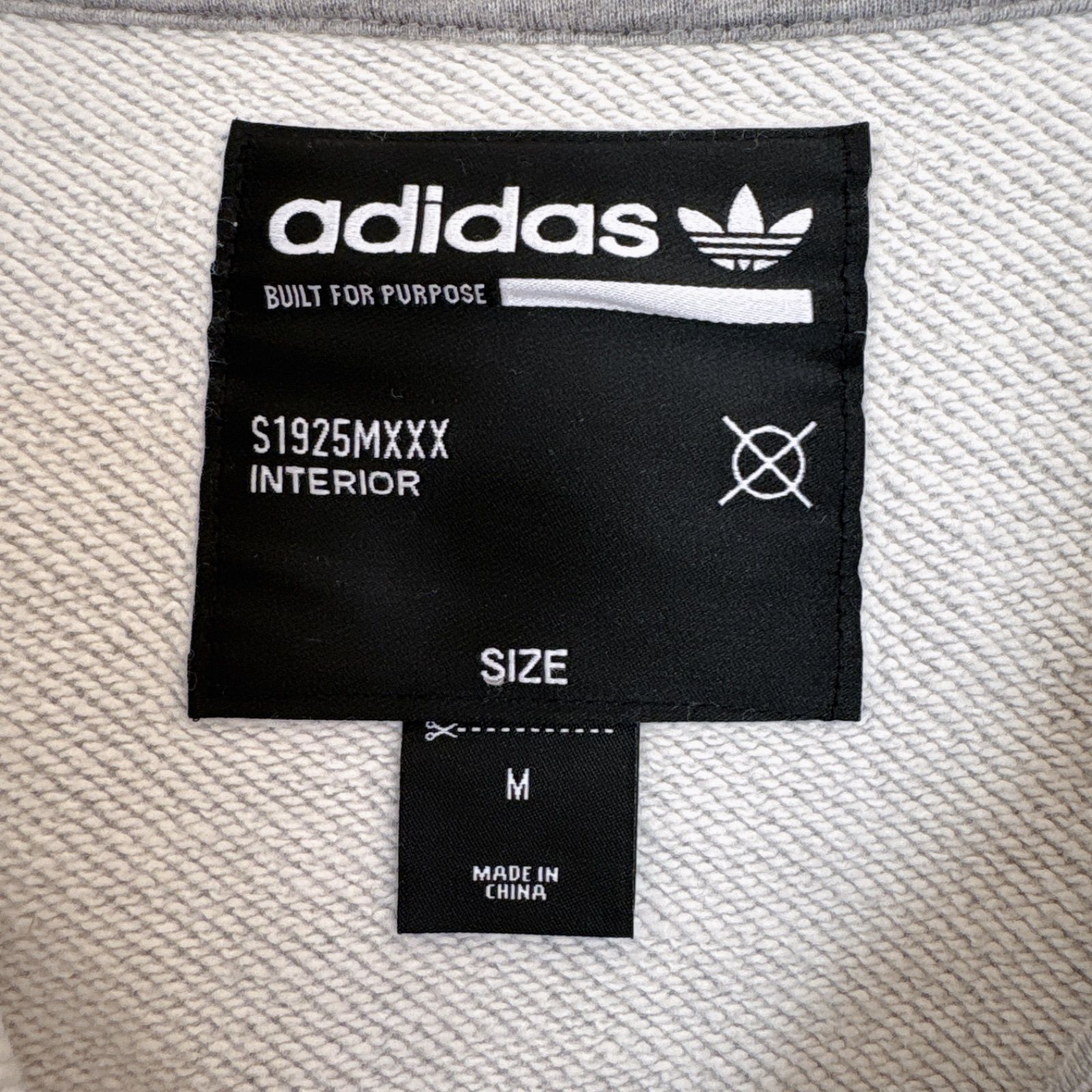 https://assets.mercari-shops-static.com/-/large/plain/2JXd75WQBhonnKGUTo263J.jpg@jpg