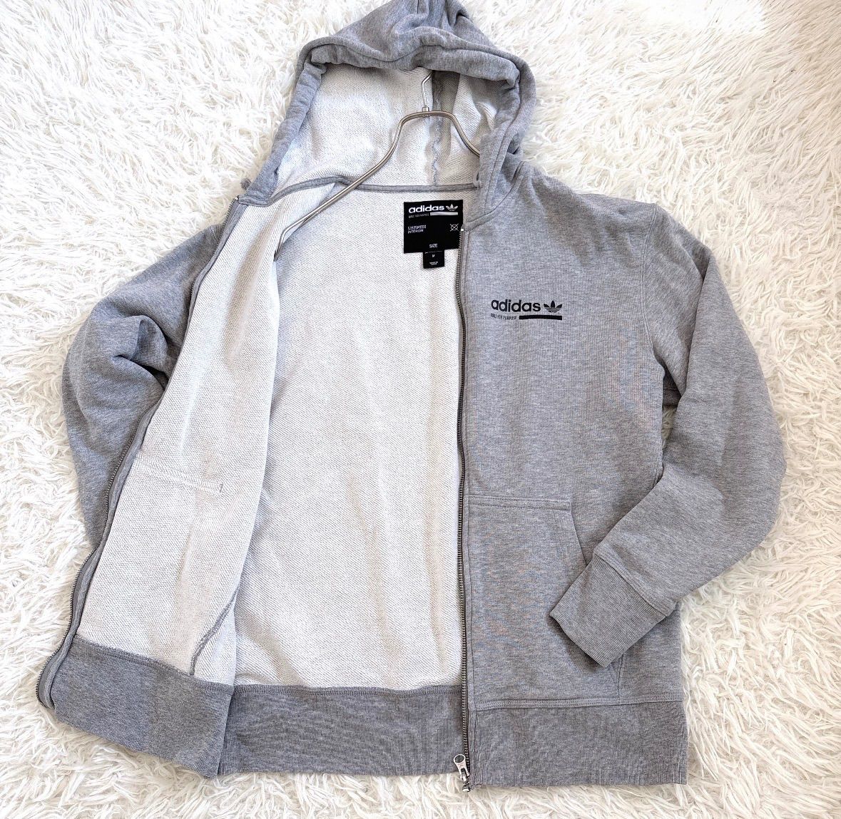 https://assets.mercari-shops-static.com/-/large/plain/2JXd75XDNAKzRCXX732rkh.jpg@jpg