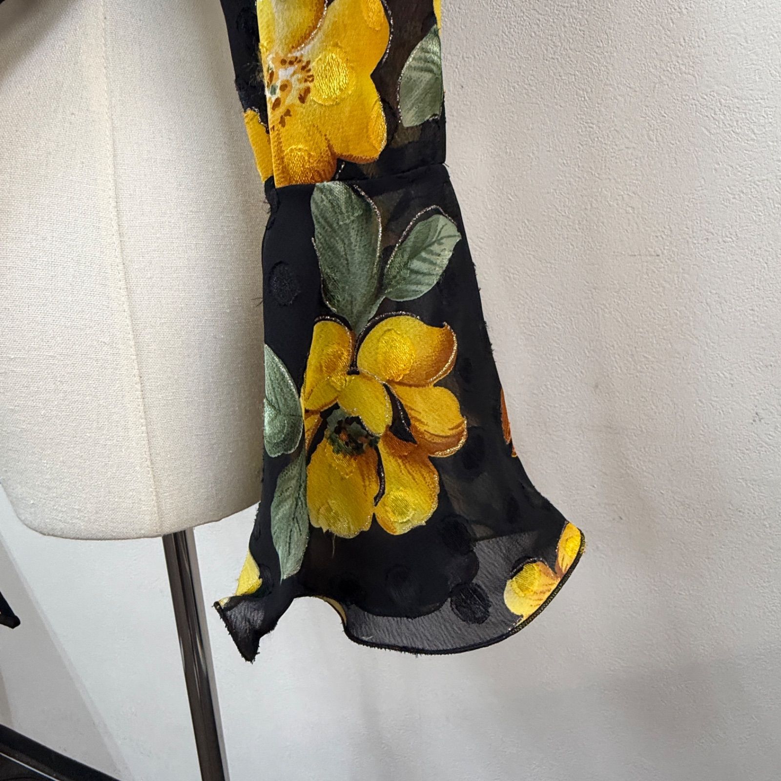 prima boutique】フラメンコ衣装 ツーピース セットアップ 黒 黄色 花
