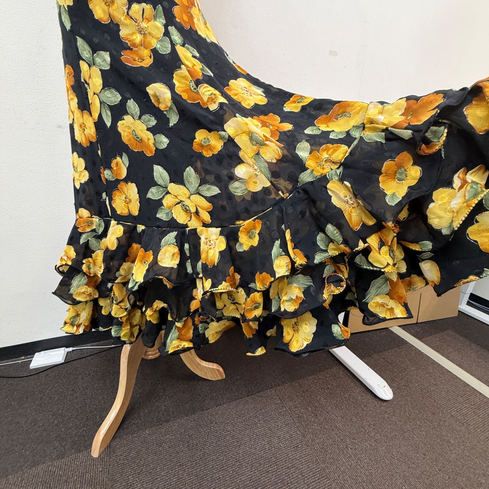 prima boutique】フラメンコ衣装 ツーピース セットアップ 黒 黄色 花