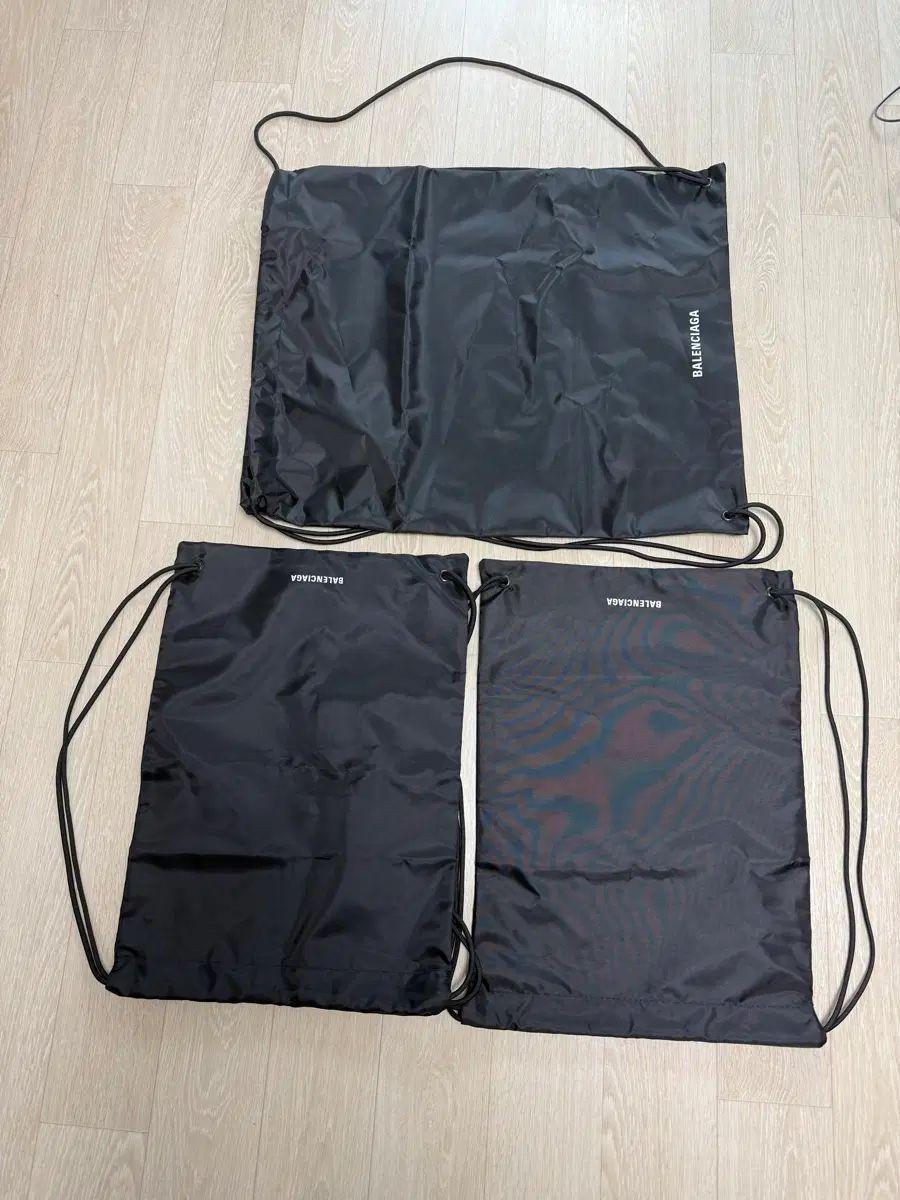 バレンシアガ 中型 ダストバッグ 出品