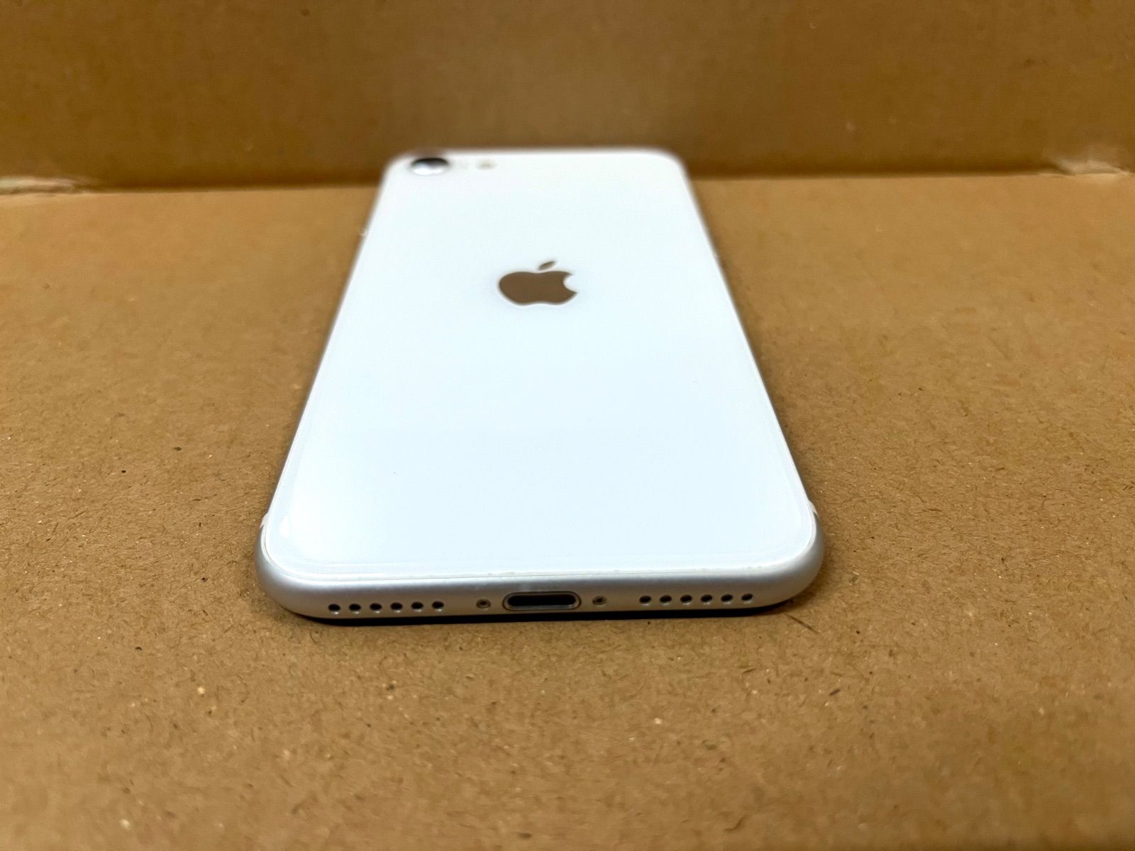 iPhoneSE 第2世代 64GB ホワイト 本体 - メルカリ