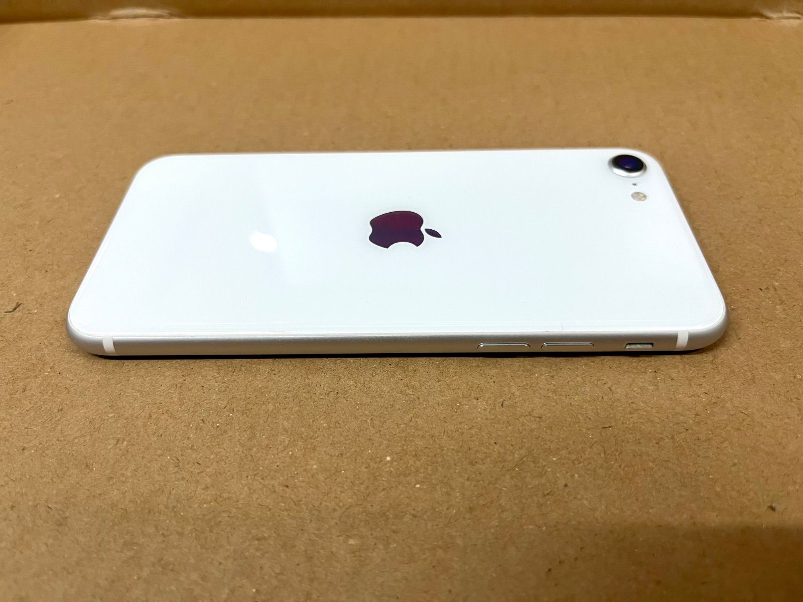 iPhoneSE 第2世代 64GB ホワイト 本体 - メルカリ