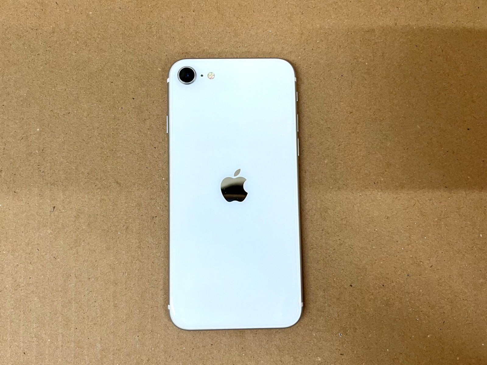 iPhoneSE 第2世代 64GB ホワイト 本体 - メルカリ
