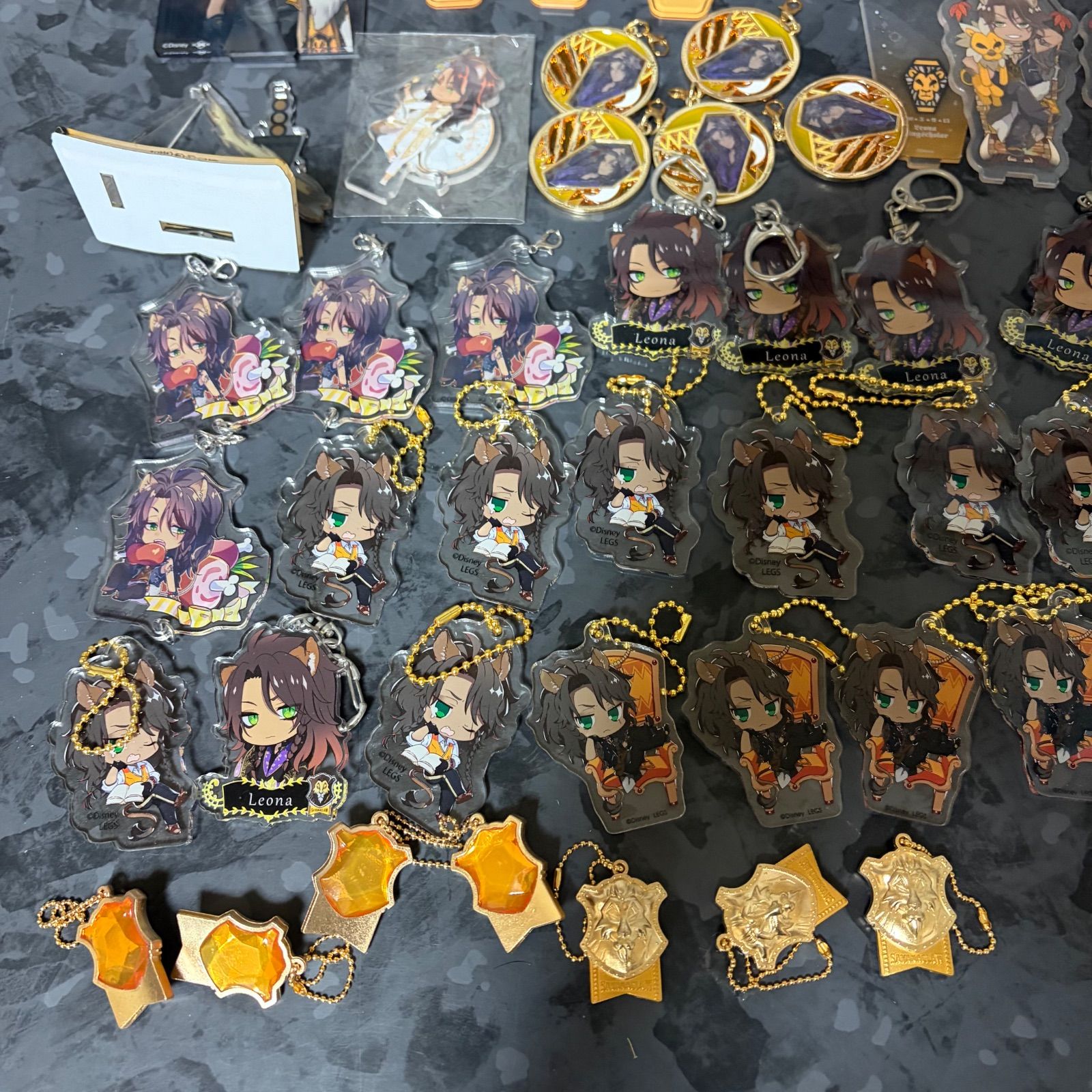ツイステ レオナ アクリルキーホルダー まとめ売り 388 - メルカリ