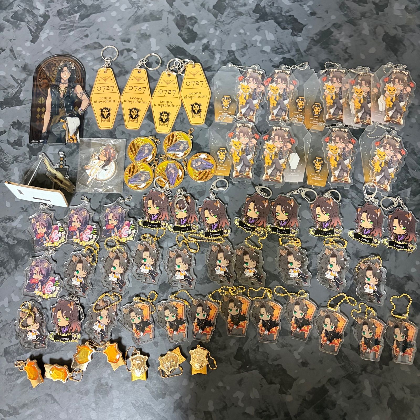 ツイステ レオナ アクリルキーホルダー まとめ売り 388 - メルカリ