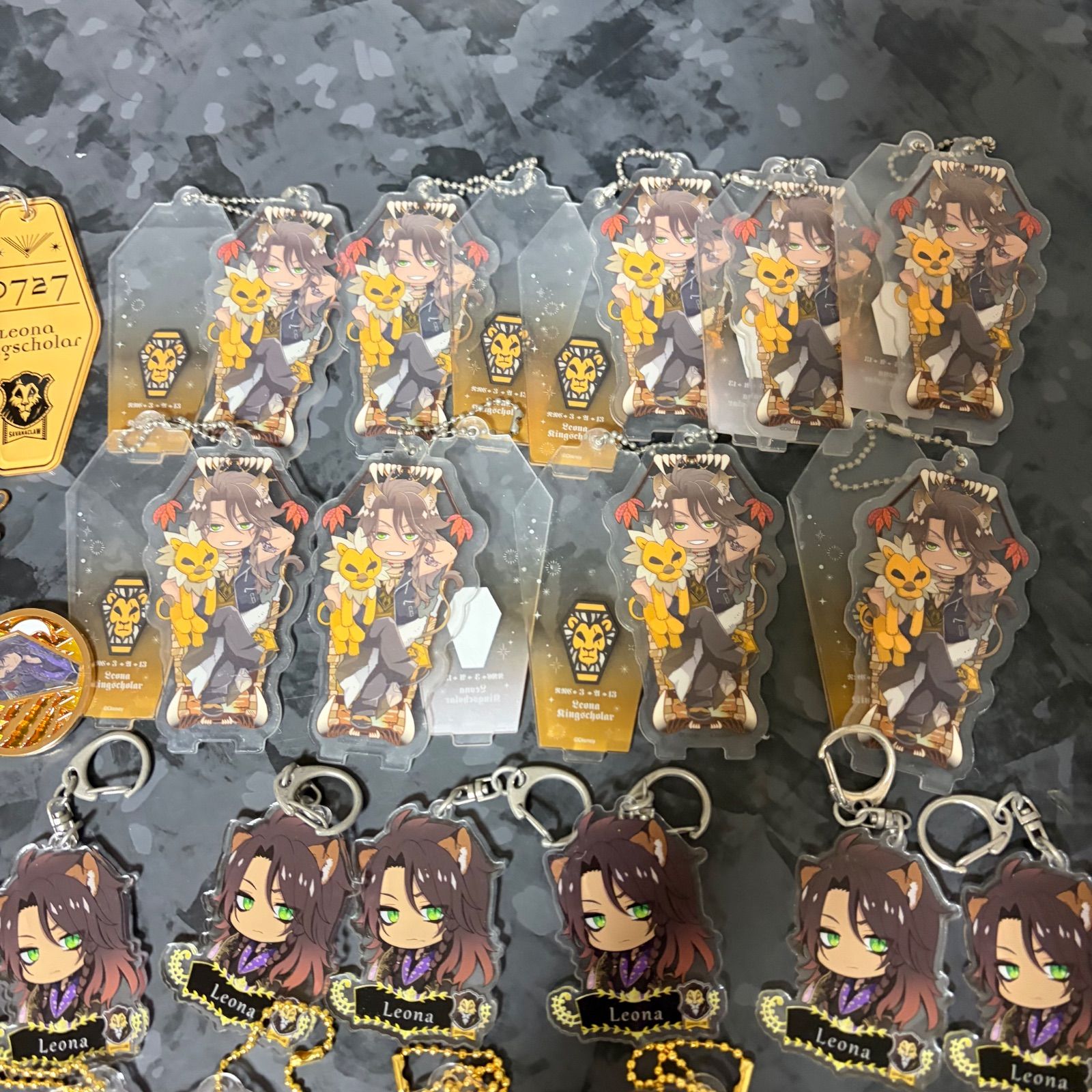 ツイステ レオナ アクリルキーホルダー まとめ売り 388 - メルカリ