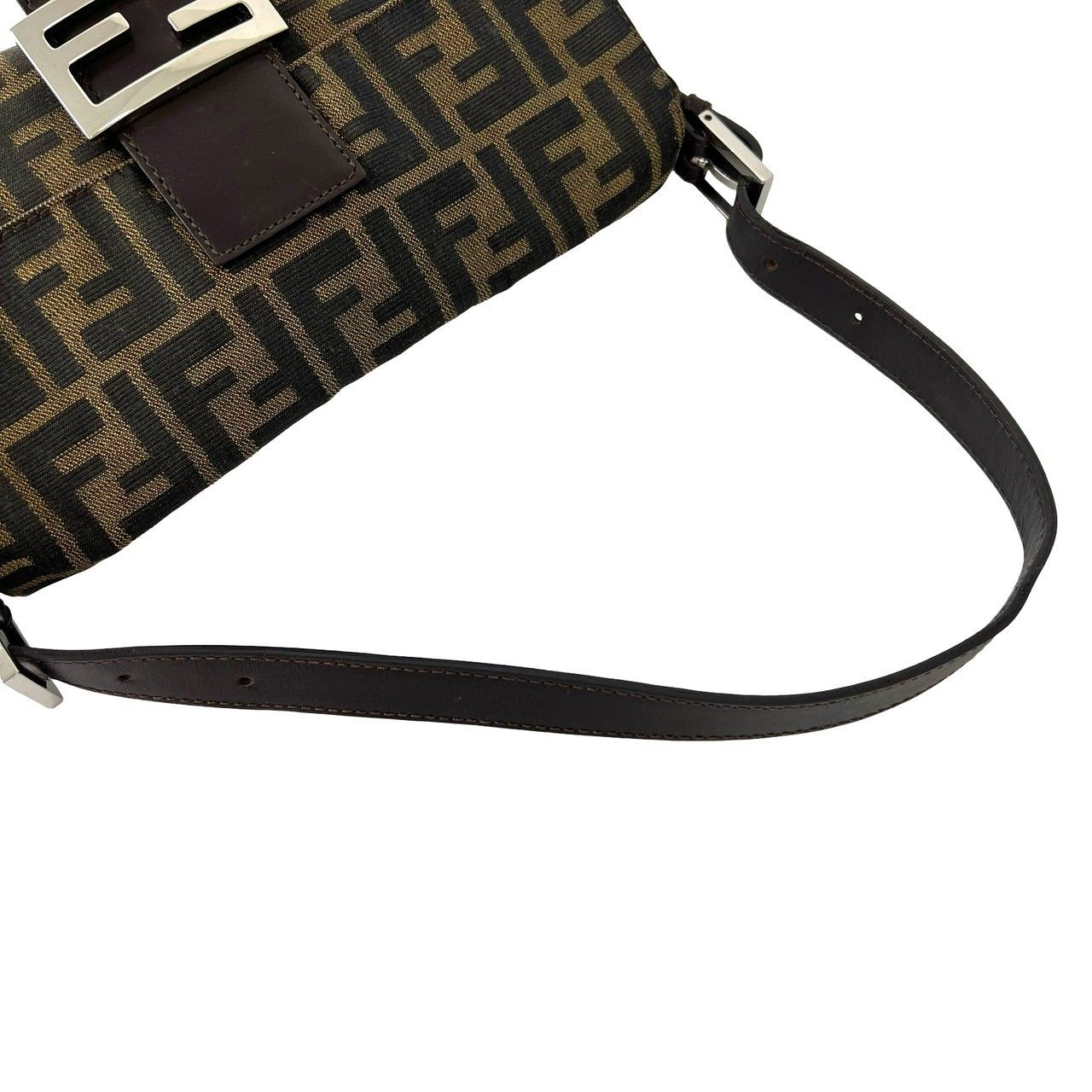 極 美品 FENDI フェンディ ヴィンテージ ズッカ 柄 FF ロゴ 金具 極 美品 FENDI フェンディ ヴィンテージ ズッカ 柄 FF ロゴ 金具
