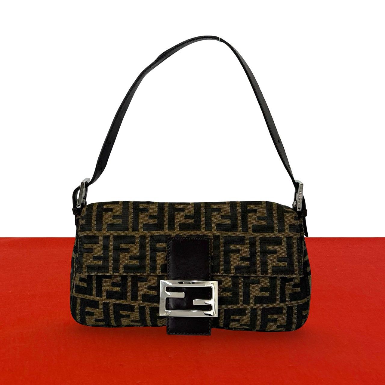 極 美品 FENDI フェンディ ヴィンテージ ズッカ 柄 FF ロゴ 金具