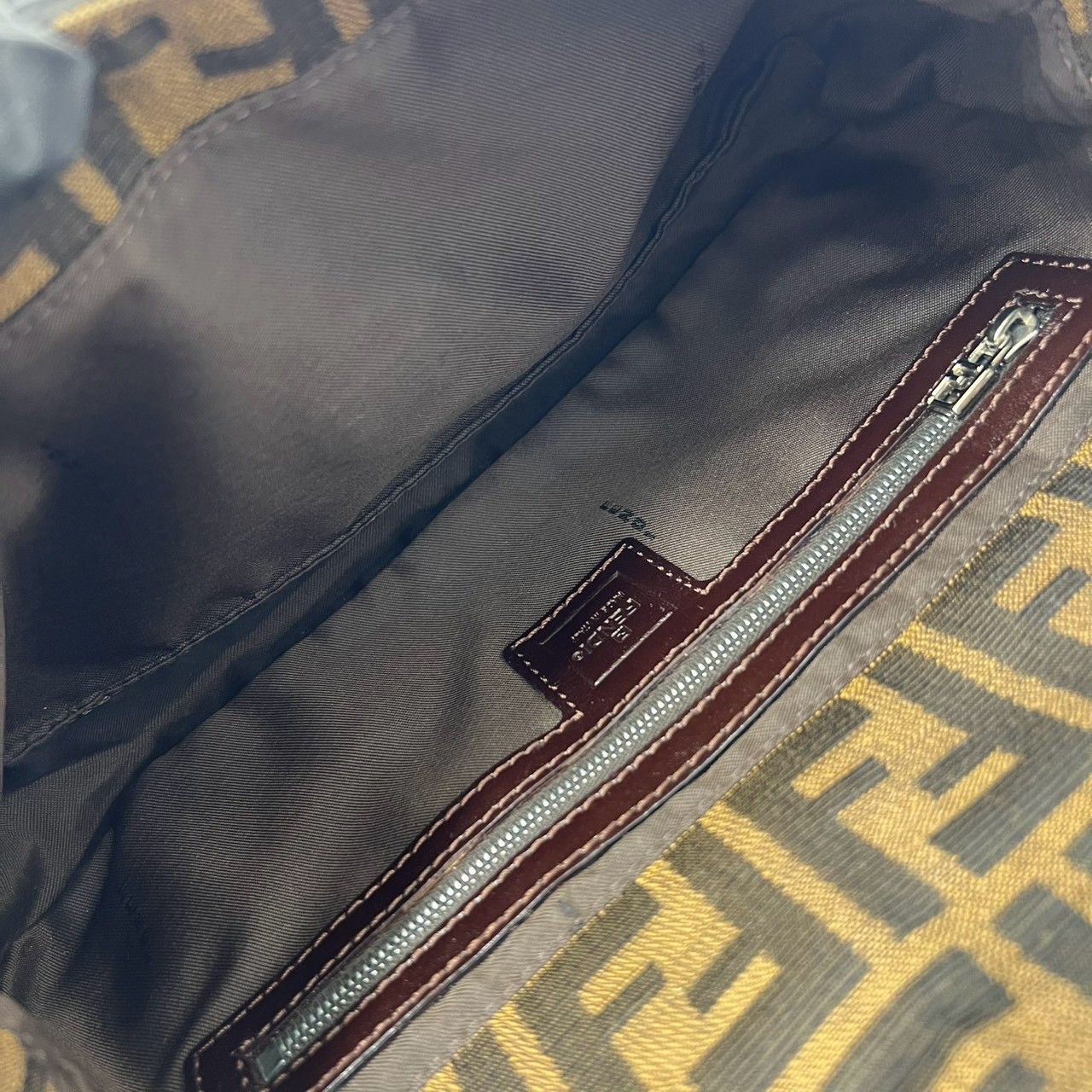 極 美品 FENDI フェンディ ヴィンテージ ズッカ 柄 FF ロゴ 金具