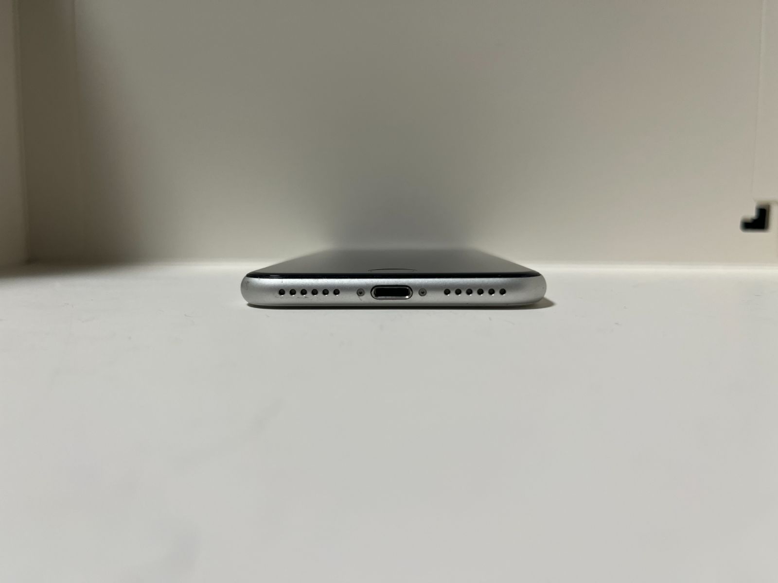 iPhoneSE2 128GB ホワイト SIMロック解除済 - メルカリ