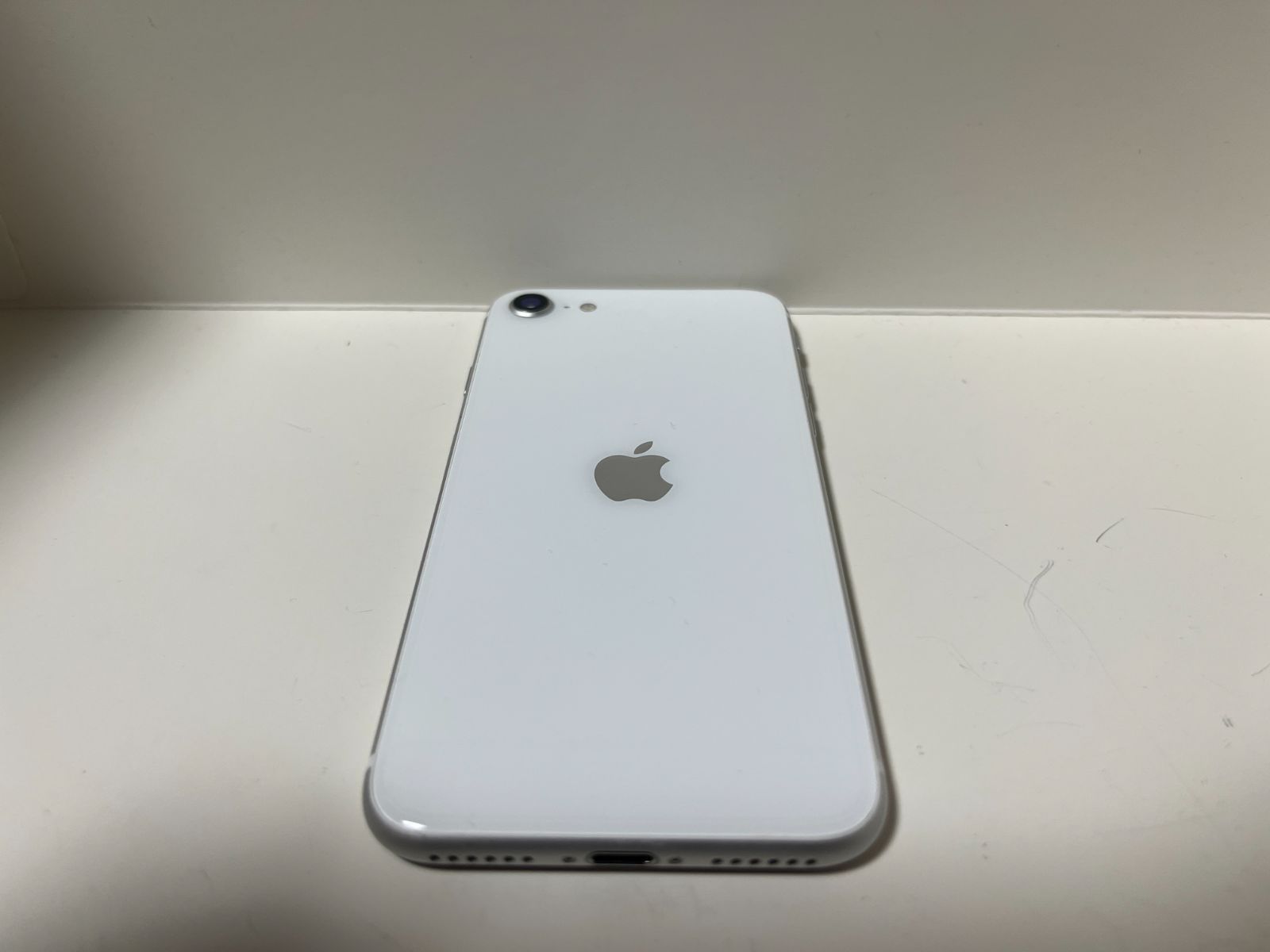 iPhoneSE2 128GB ホワイト SIMロック解除済 - メルカリ