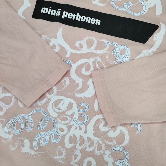 mina perhonen クルクルうねうね つぐ展 EV1914 サイズM 長袖Tシャツ