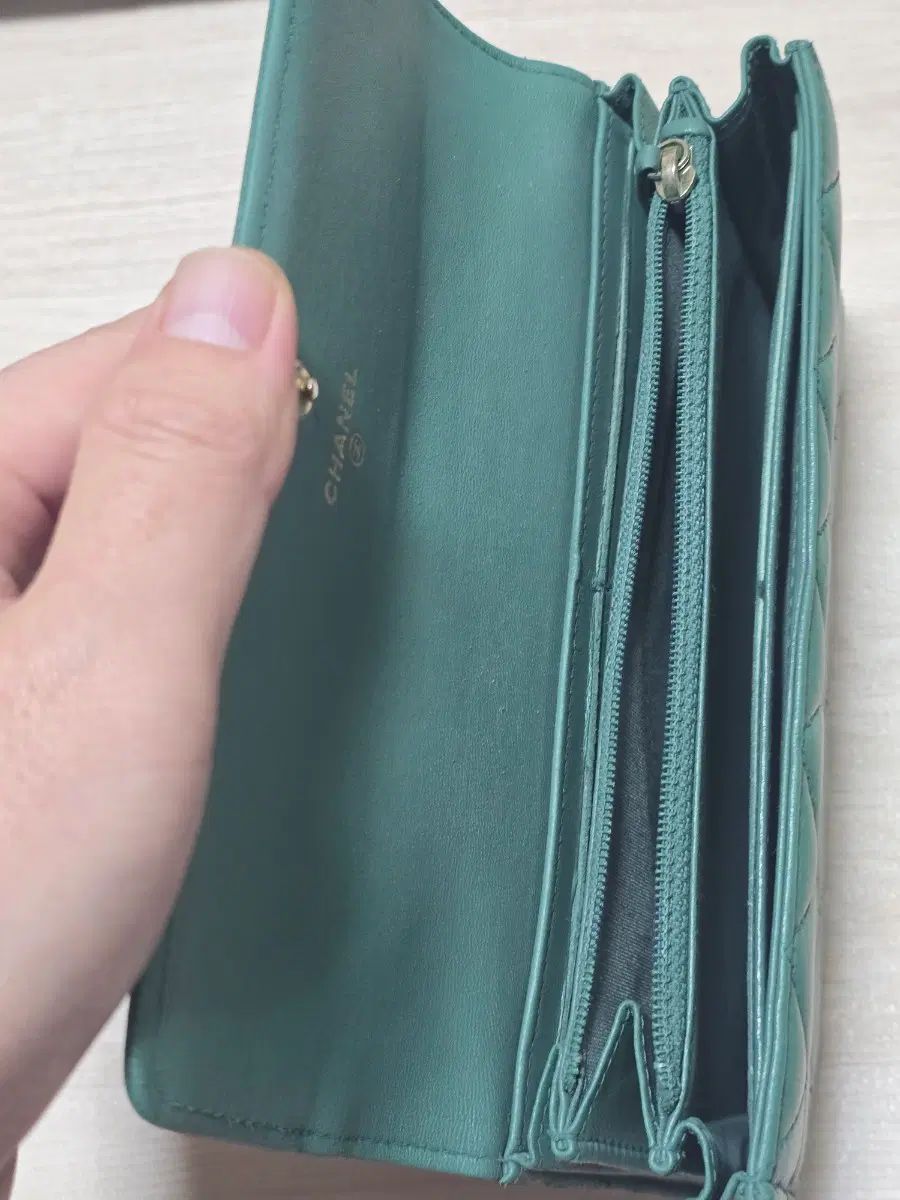 シャネル ボーイ ゴールド グリーン 長財布 - メルカリ