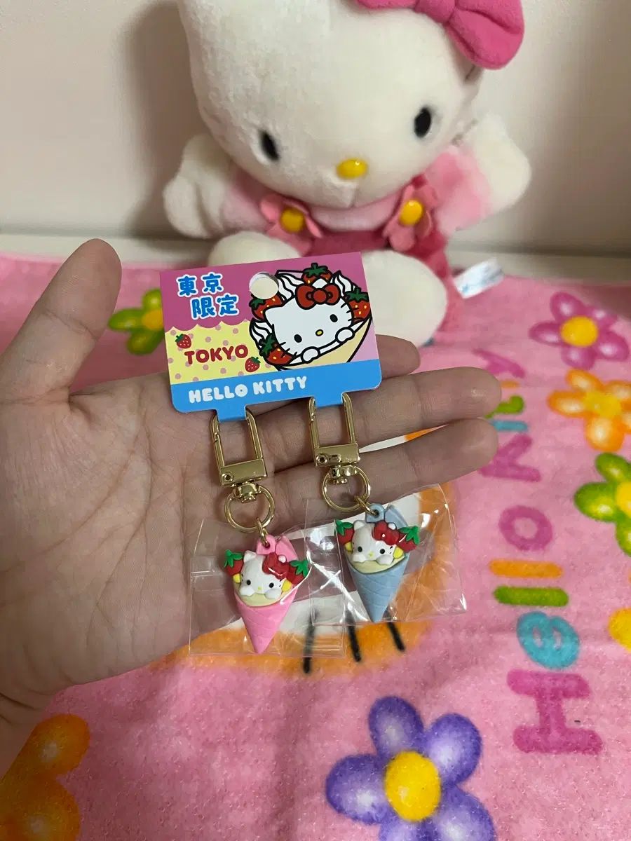 東京限定パフェハローキティキーホルダー - メルカリ