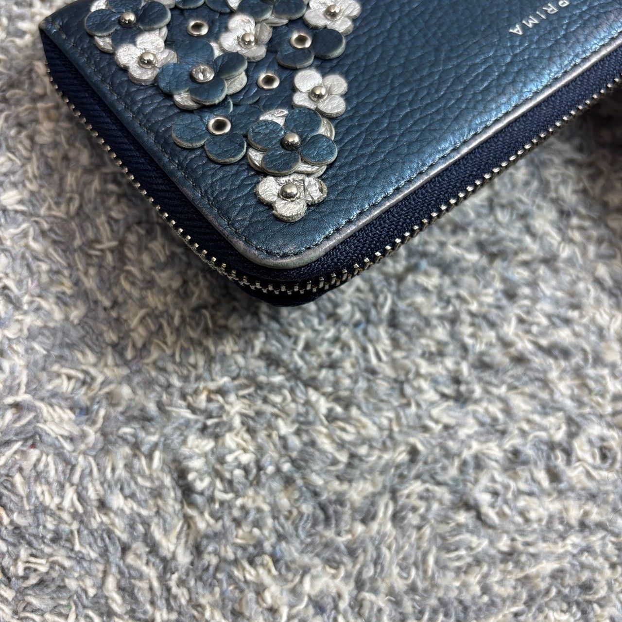 未使用品⭐︎ANTEPRIMA アンテプリマ長財布 フラワーモチーフ ネイビー ANTEPRIMA アンテプリマ 長財布 L字ファスナー フラワー アップリケ