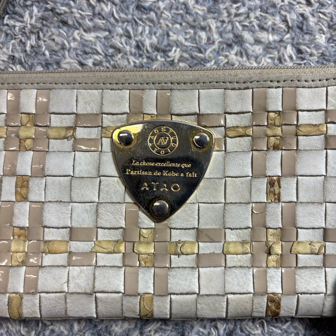 美品✨ATAO アタオ 長財布 編み込み L字ファスナー タッセル グレージュ ATAO アタオ 長財布 L字ファスナー モザイク メッシュ パイソン
