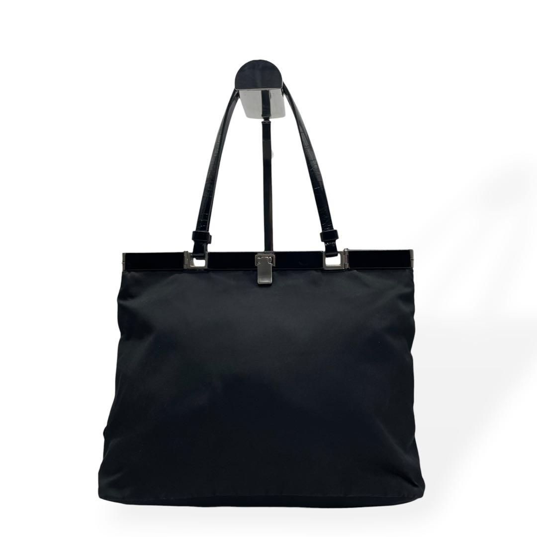 美品　PRADA ハンドバッグ　ナイロン　がま口開閉　三角ロゴ　ブラック 24,000円