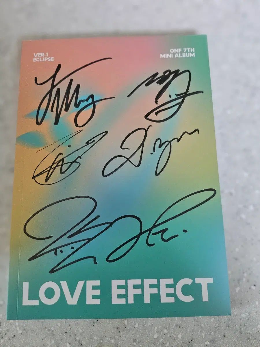 ONF（オンエンオフ・オネノプ） LOVE EFFECT サイン入り アルバム