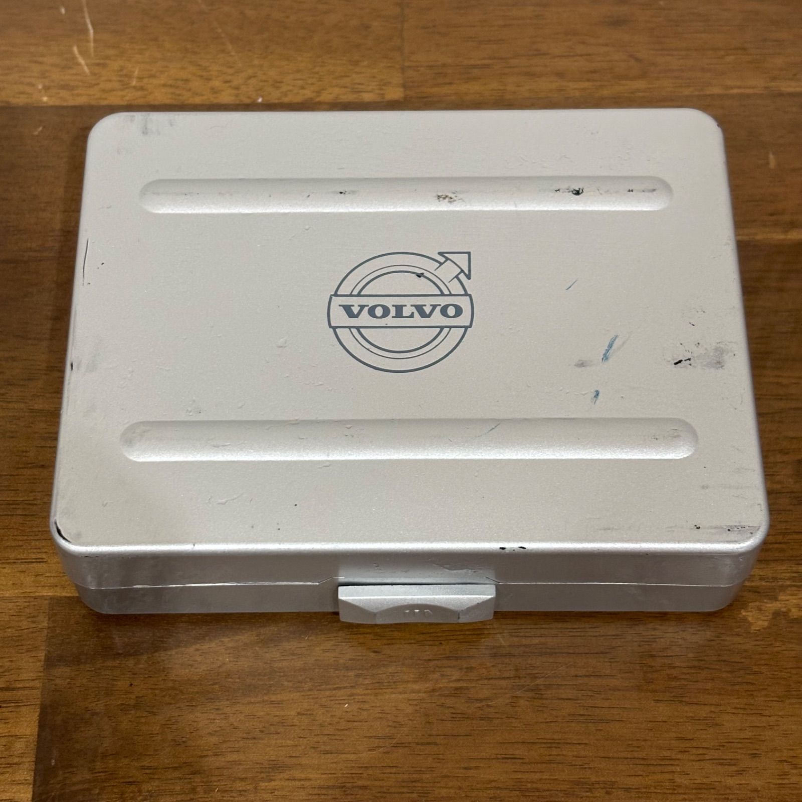 非売品 VOLVO 工具セット ツールセット ※ケース痛みあり・中身は綺麗です。 DIY ドライバー 六角レンチ 他 thumbnail 4