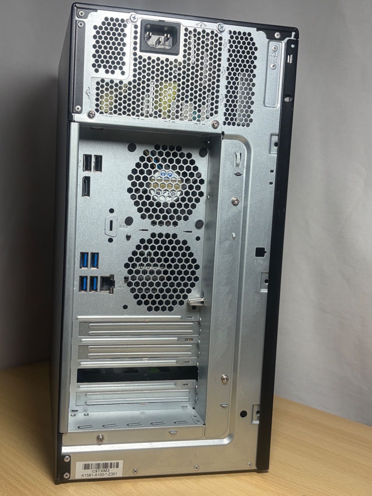 富士通 PRIMERGY TX1310 M3 M16W /Xeon E3-1225 v6/メモリ8GB /HDDなし