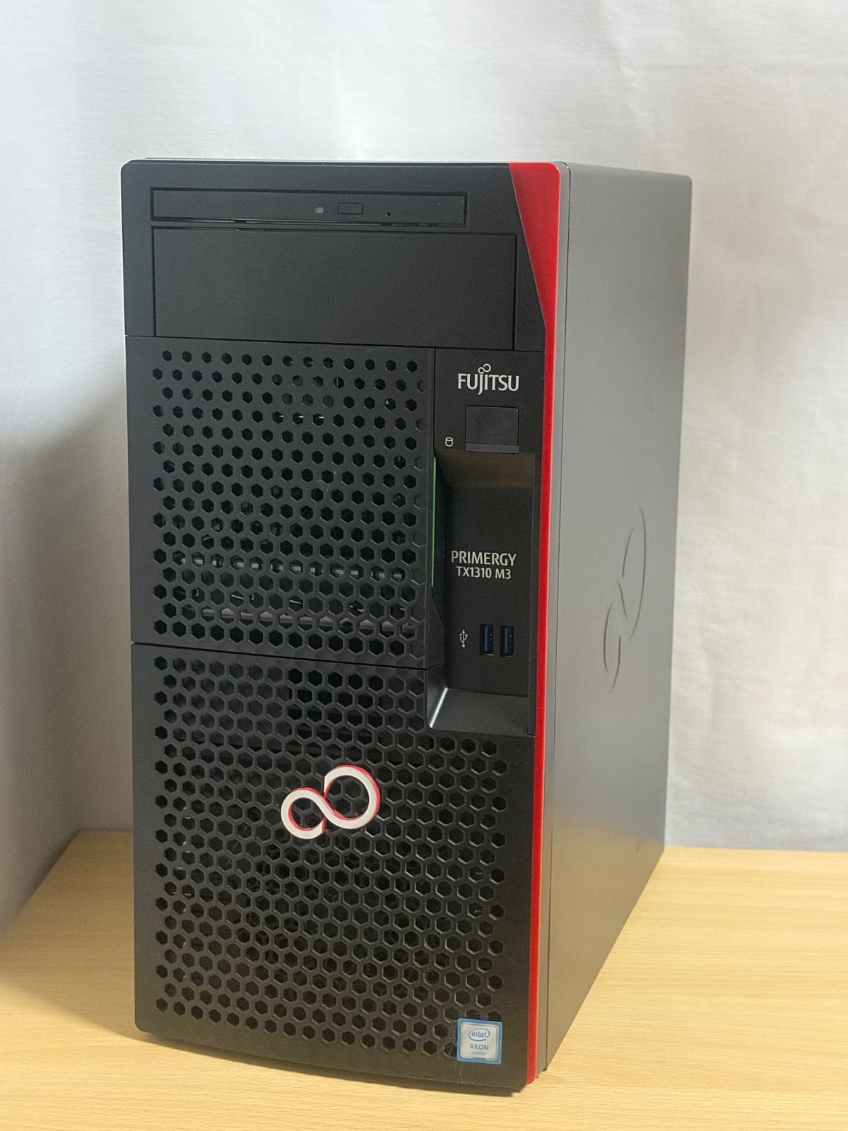 富士通 PRIMERGY TX1310 M3 M16W /Xeon E3-1225 v6/メモリ8GB /HDDなし