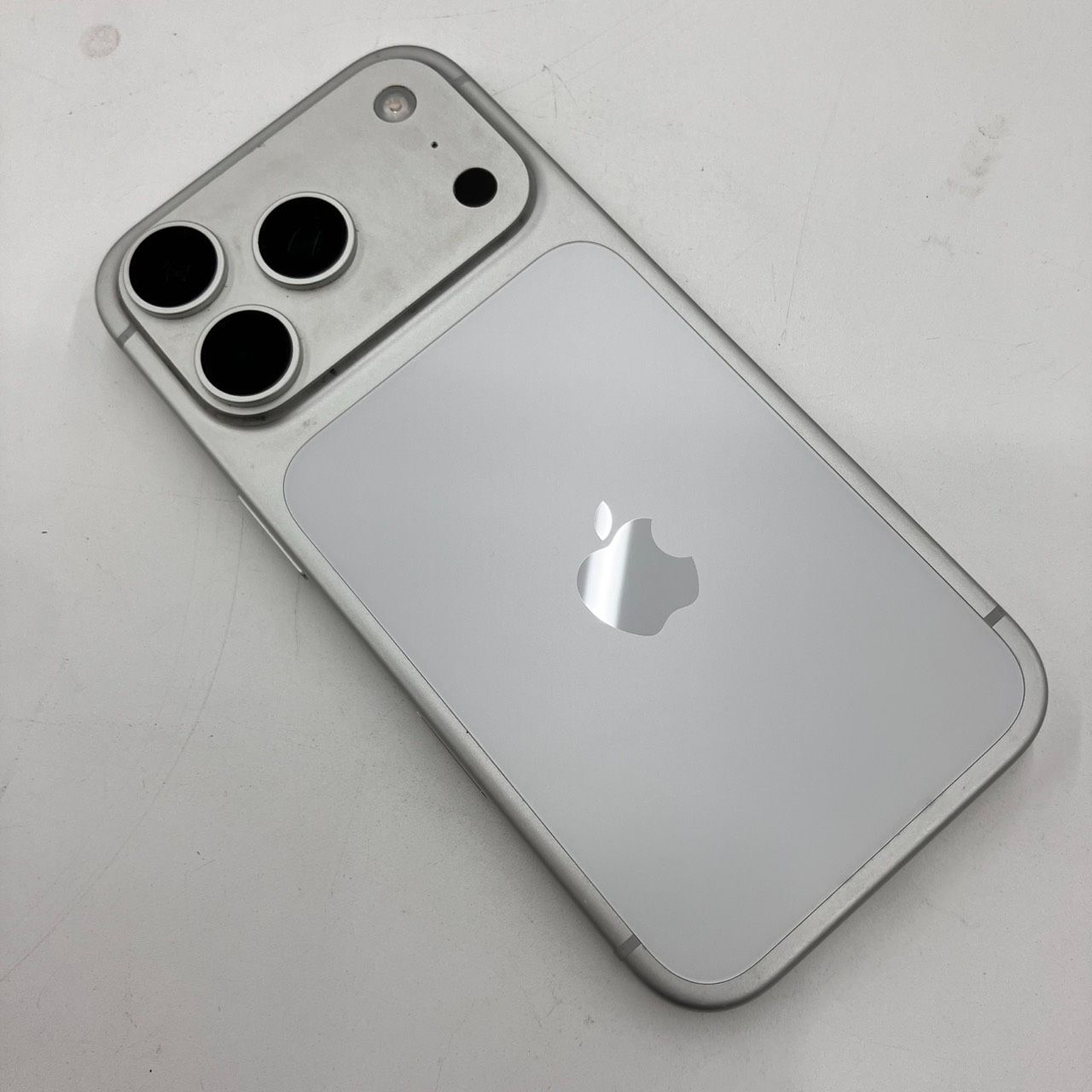 iPhone17Pro 256GB シルバー 動作品 Apple - メルカリ