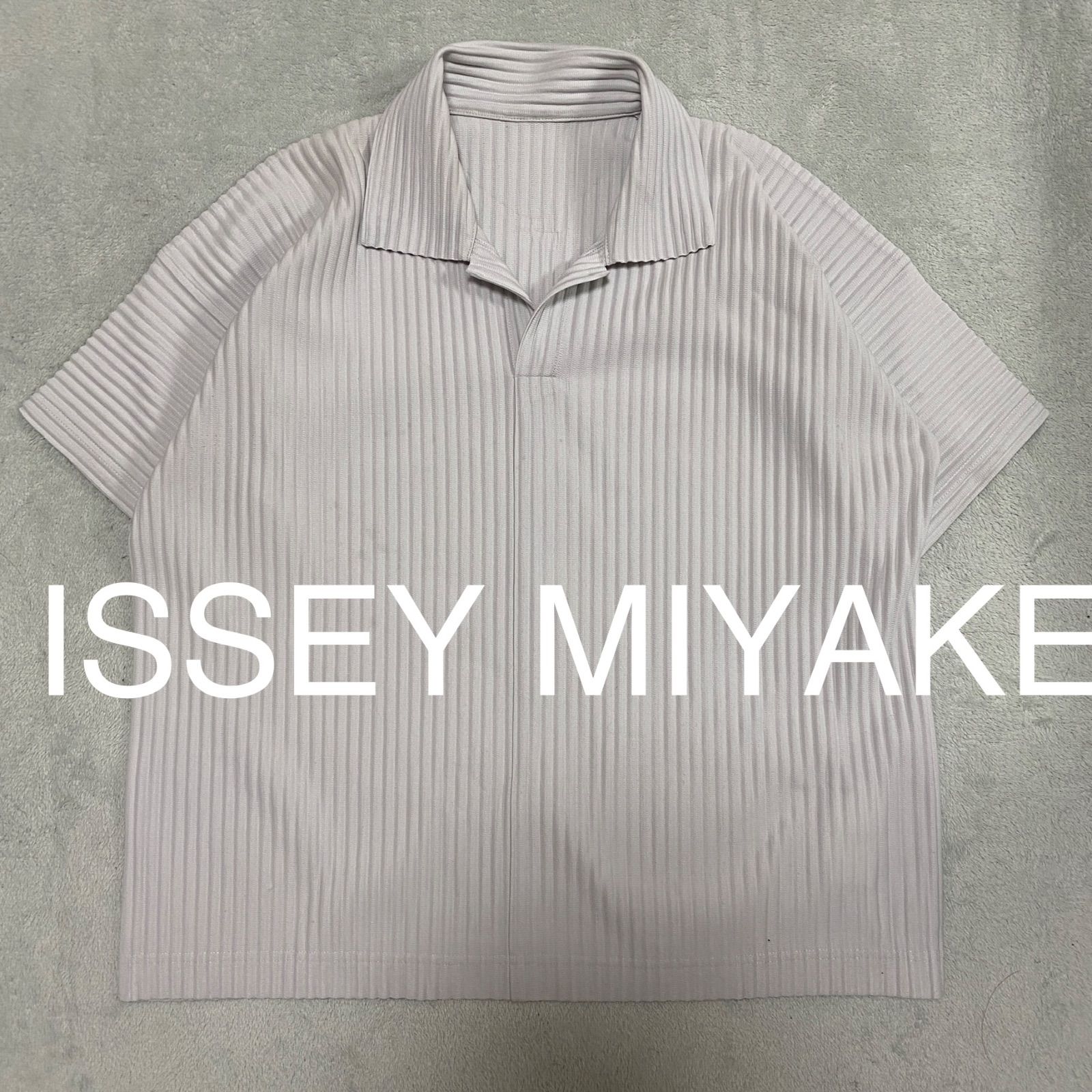 ISSEY MIYAKE 半袖シャツ(ライトグレー) ISSEY MIYAKE プリーツシャツ 半袖 ライトグレー 襟付き イッセイ