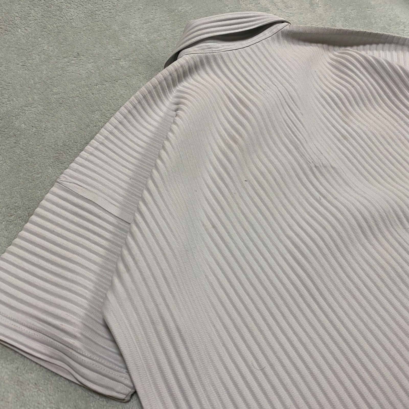 ISSEY MIYAKE プリーツシャツ 半袖 ライトグレー 襟付き イッセイ