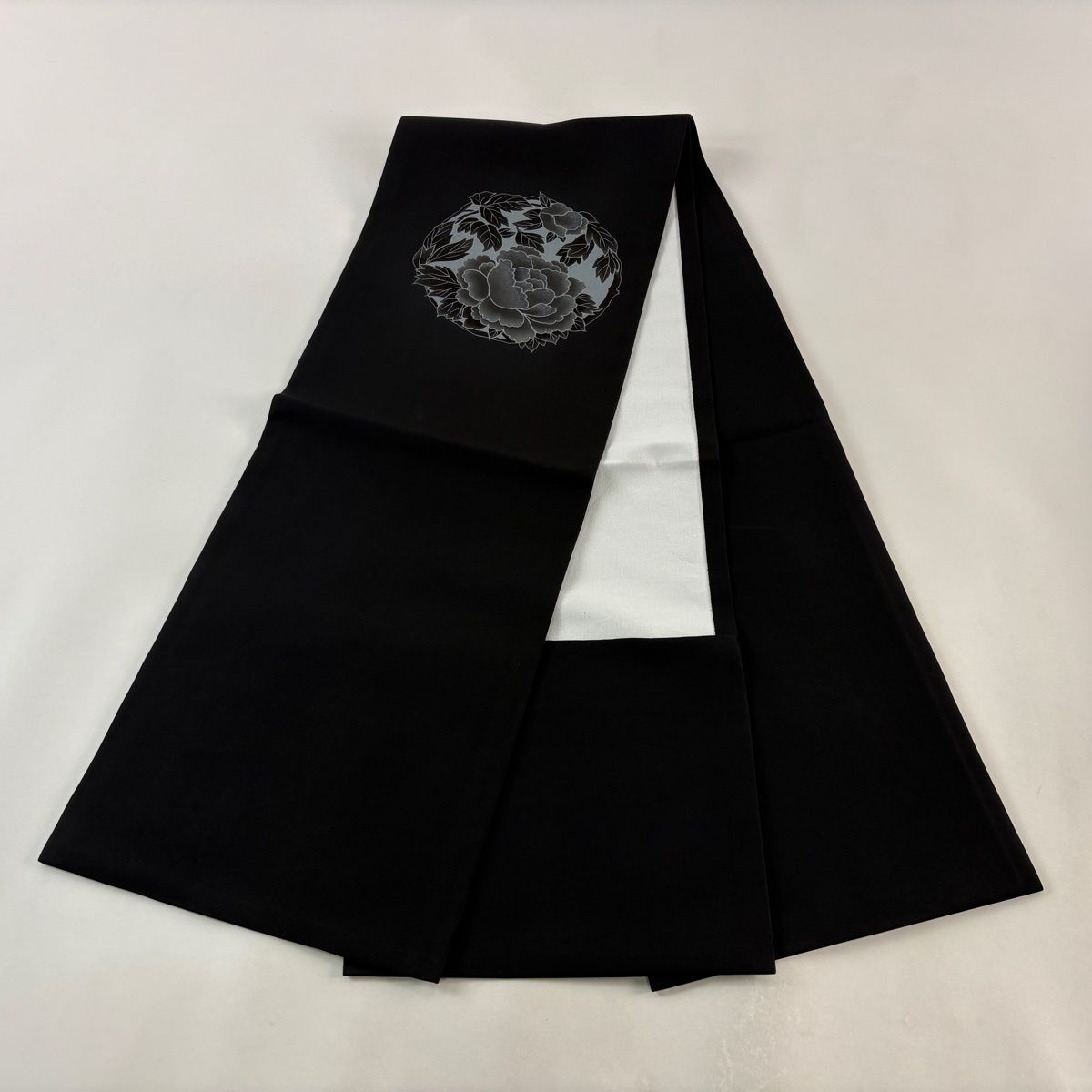 開き名古屋帯 優品 牡丹 黒 正絹 【中古】 - メルカリ