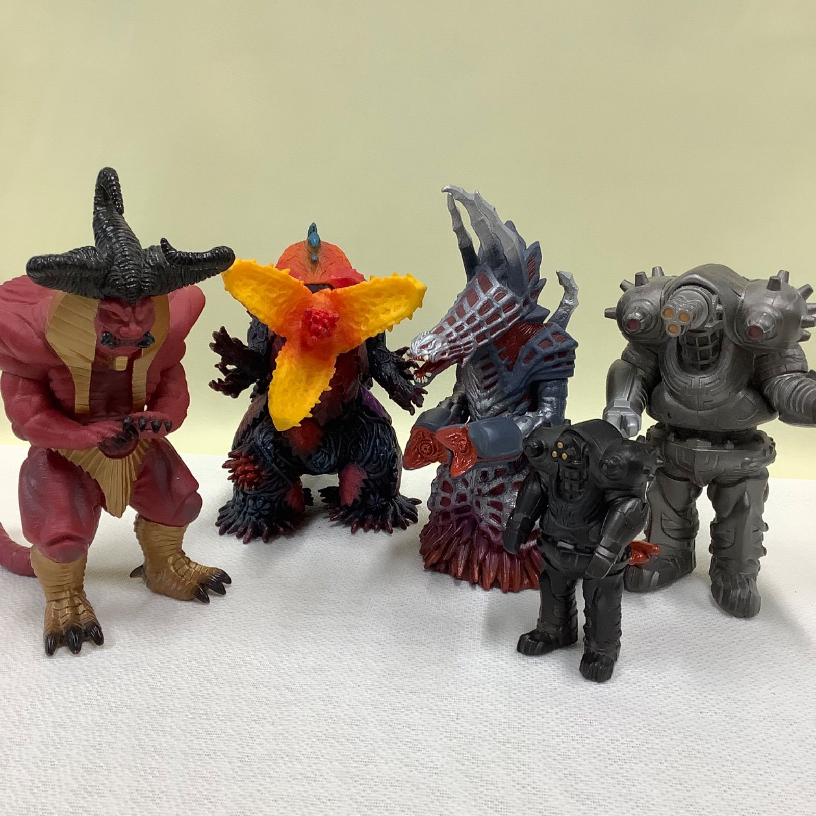 バンダイ ウルトラ怪獣 ソフビ フィギュア 5体セット 円谷プロ D102
