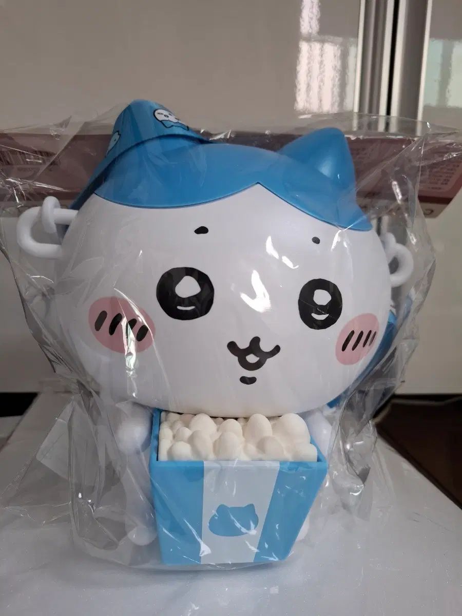 CGV ちいかわ ハチワレ (分け目) ポップコーンバケット 45000 - メルカリ